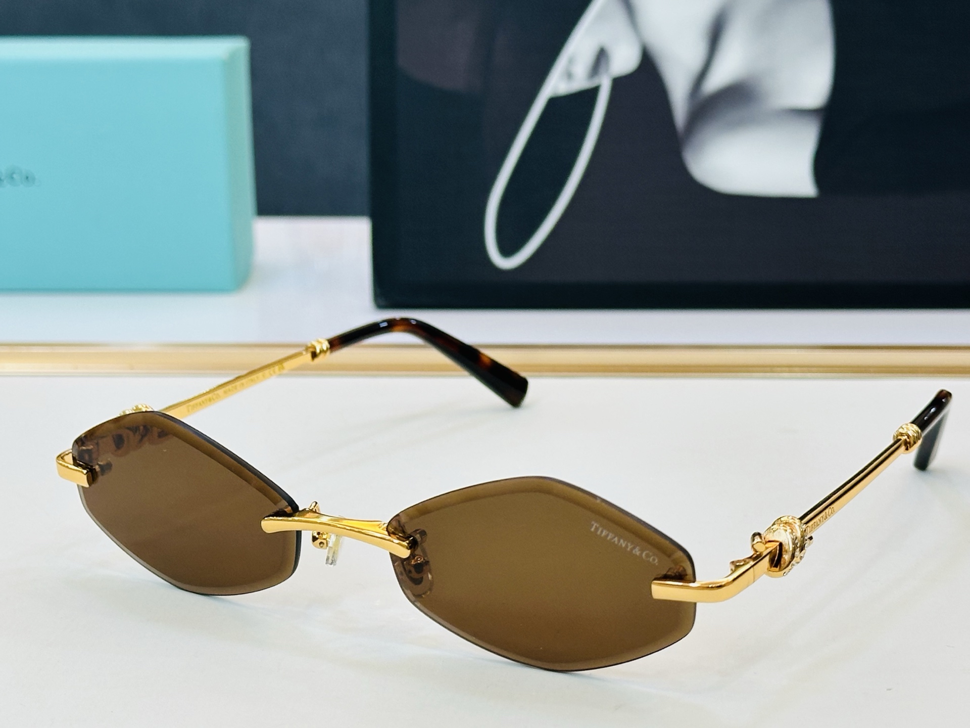 蒂芙家 Tiffany & CO. TF2021L Size：57口19-145 时尚太阳镜架 👍b多色