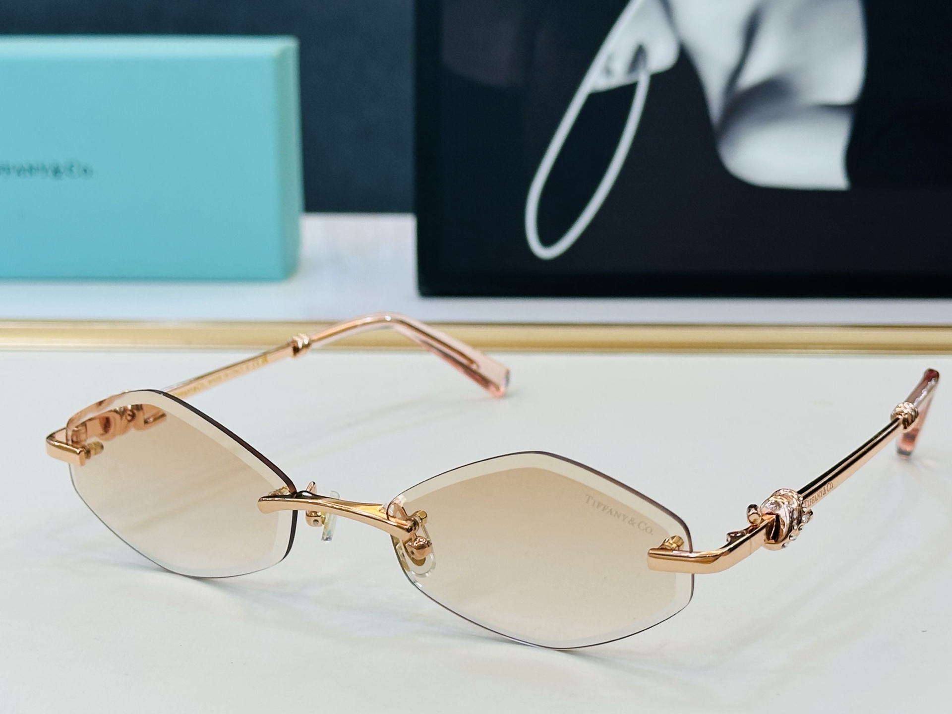 蒂芙家 Tiffany & CO. TF2021L Size：57口19-145 时尚太阳镜架 👍b多色