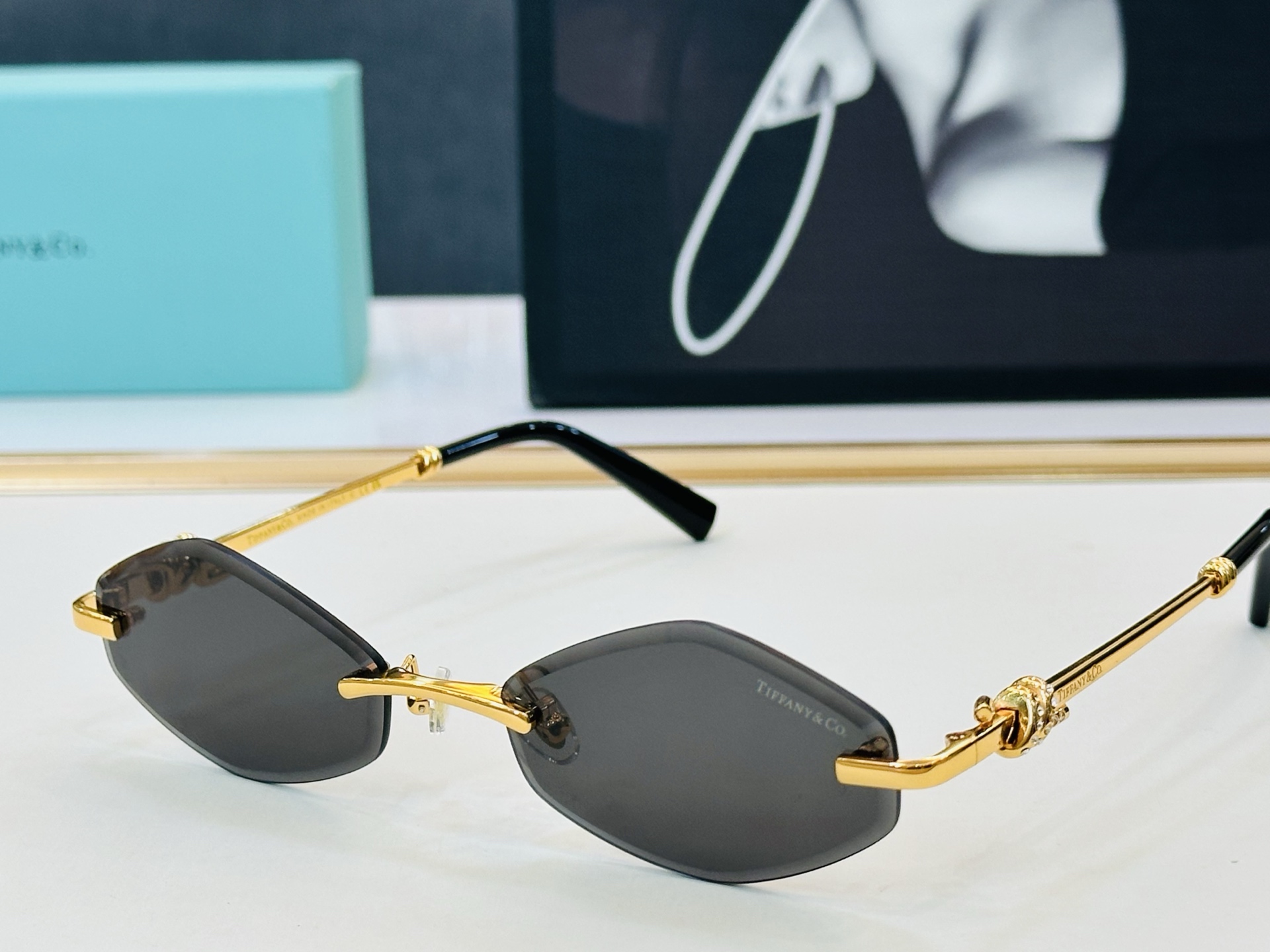 蒂芙家 Tiffany & CO. TF2021L Size：57口19-145 时尚太阳镜架 👍b多色