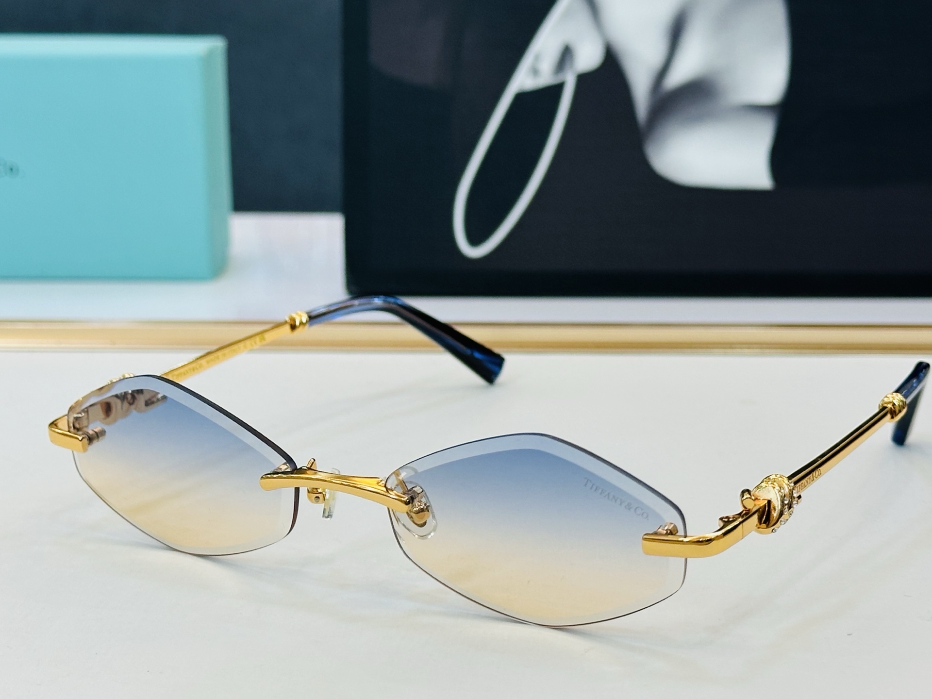 蒂芙家 Tiffany & CO. TF2021L Size：57口19-145 时尚太阳镜架 👍b多色