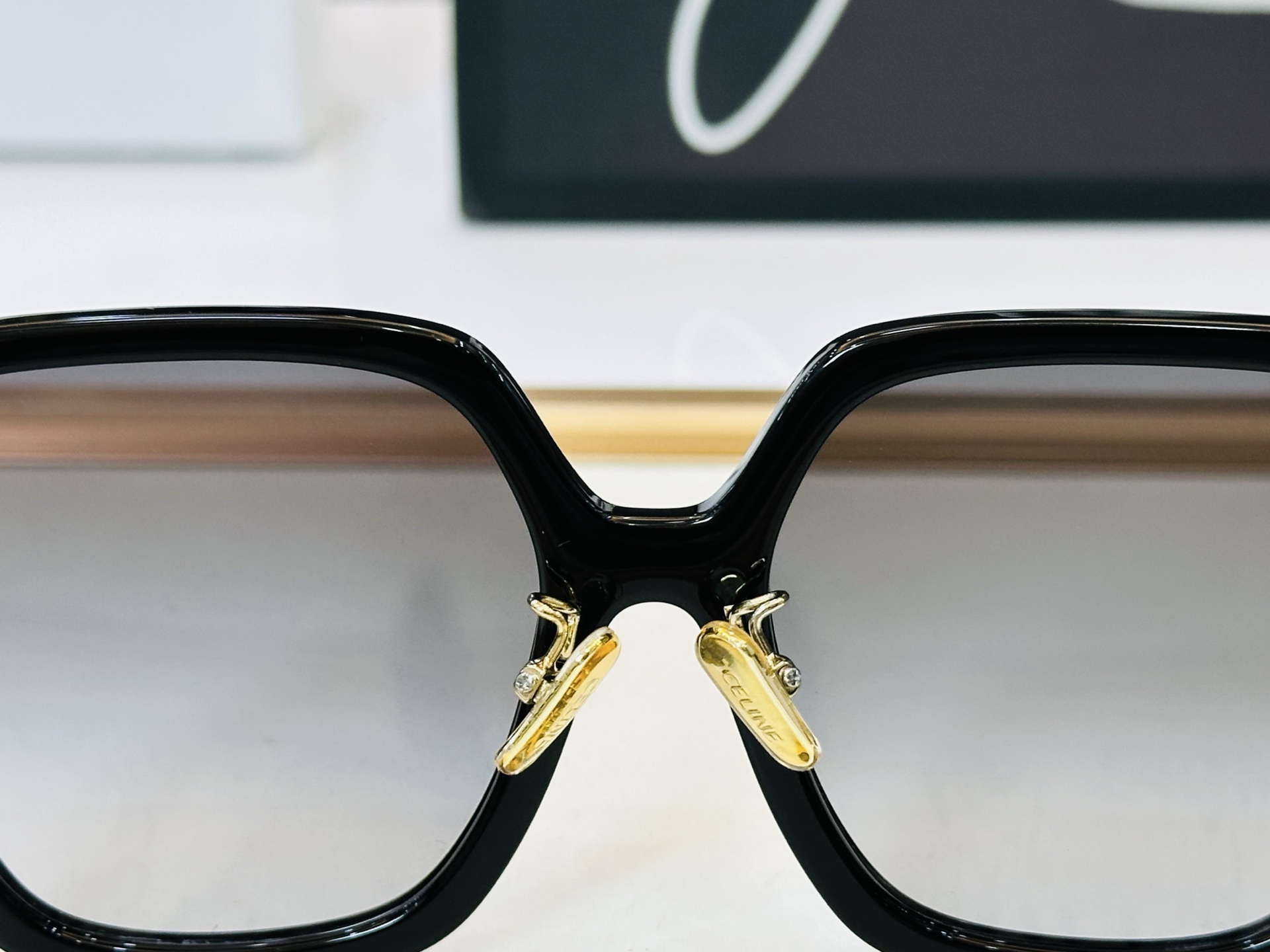 【CELINE】赛琳 CL40230 Size：56口19-145 一直热销的款式 欧美风 光泽度好 质
