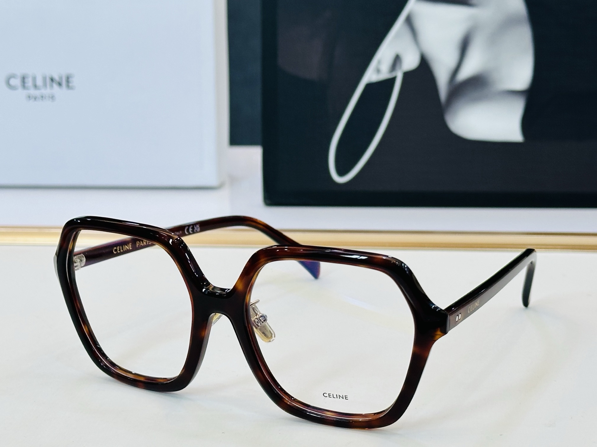 【CELINE】赛琳 CL40230 Size：56口19-145 一直热销的款式 欧美风 光泽度好 质