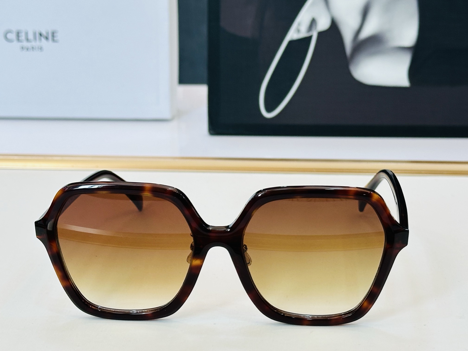 【CELINE】赛琳 CL40230 Size：56口19-145 一直热销的款式 欧美风 光泽度好 质