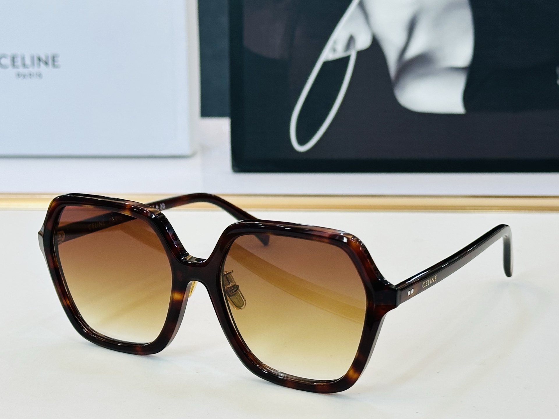 【CELINE】赛琳 CL40230 Size：56口19-145 一直热销的款式 欧美风 光泽度好 质