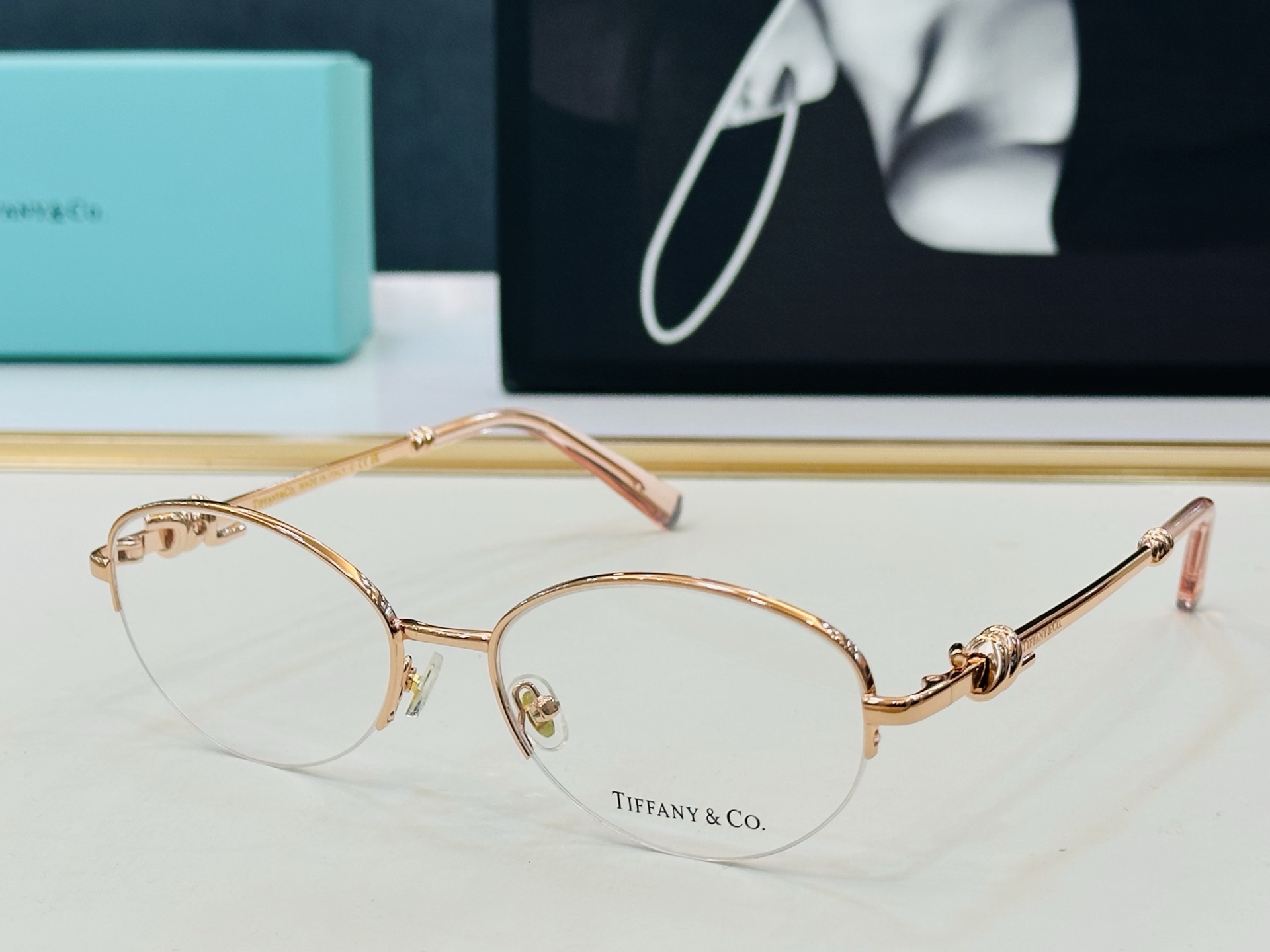 蒂芙家 Tiffany & CO. TF1172B Size：56口18-145 时尚太阳镜架 👍b多色
