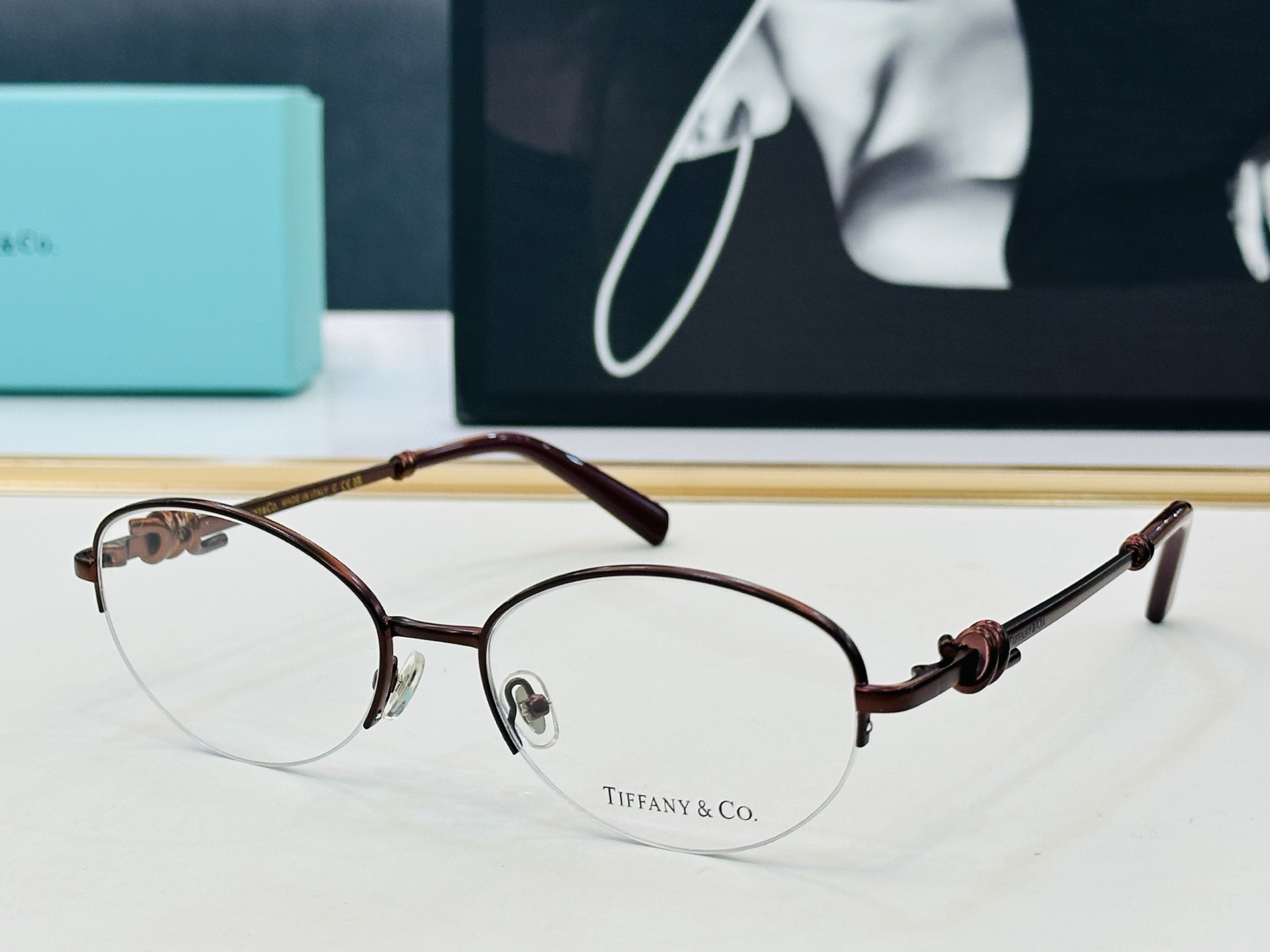 蒂芙家 Tiffany & CO. TF1172B Size：56口18-145 时尚太阳镜架 👍b多色