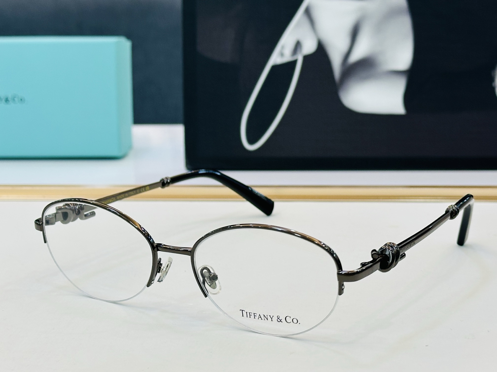 蒂芙家 Tiffany & CO. TF1172B Size：56口18-145 时尚太阳镜架 👍b多色