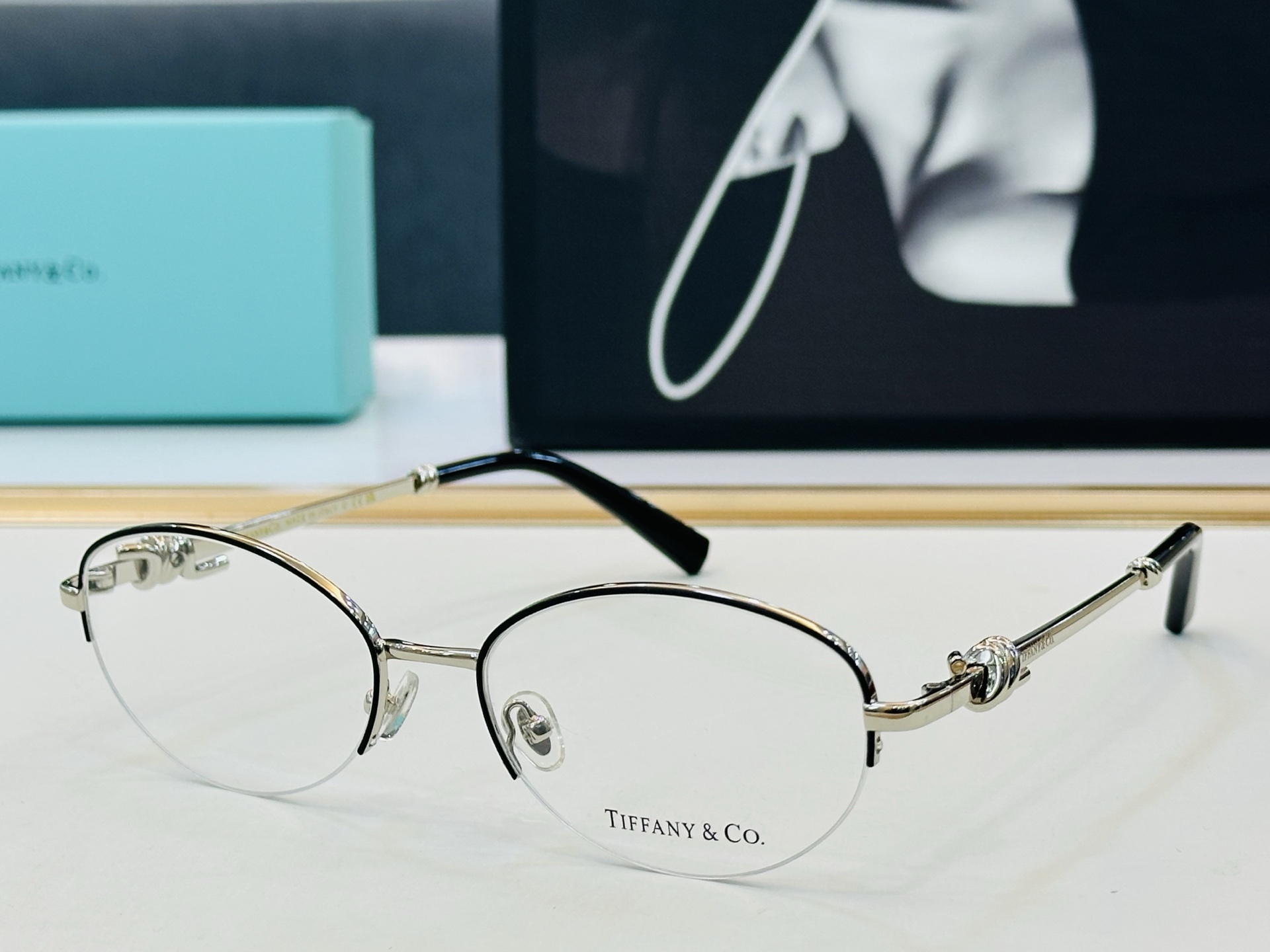 蒂芙家 Tiffany & CO. TF1172B Size：56口18-145 时尚太阳镜架 👍b多色