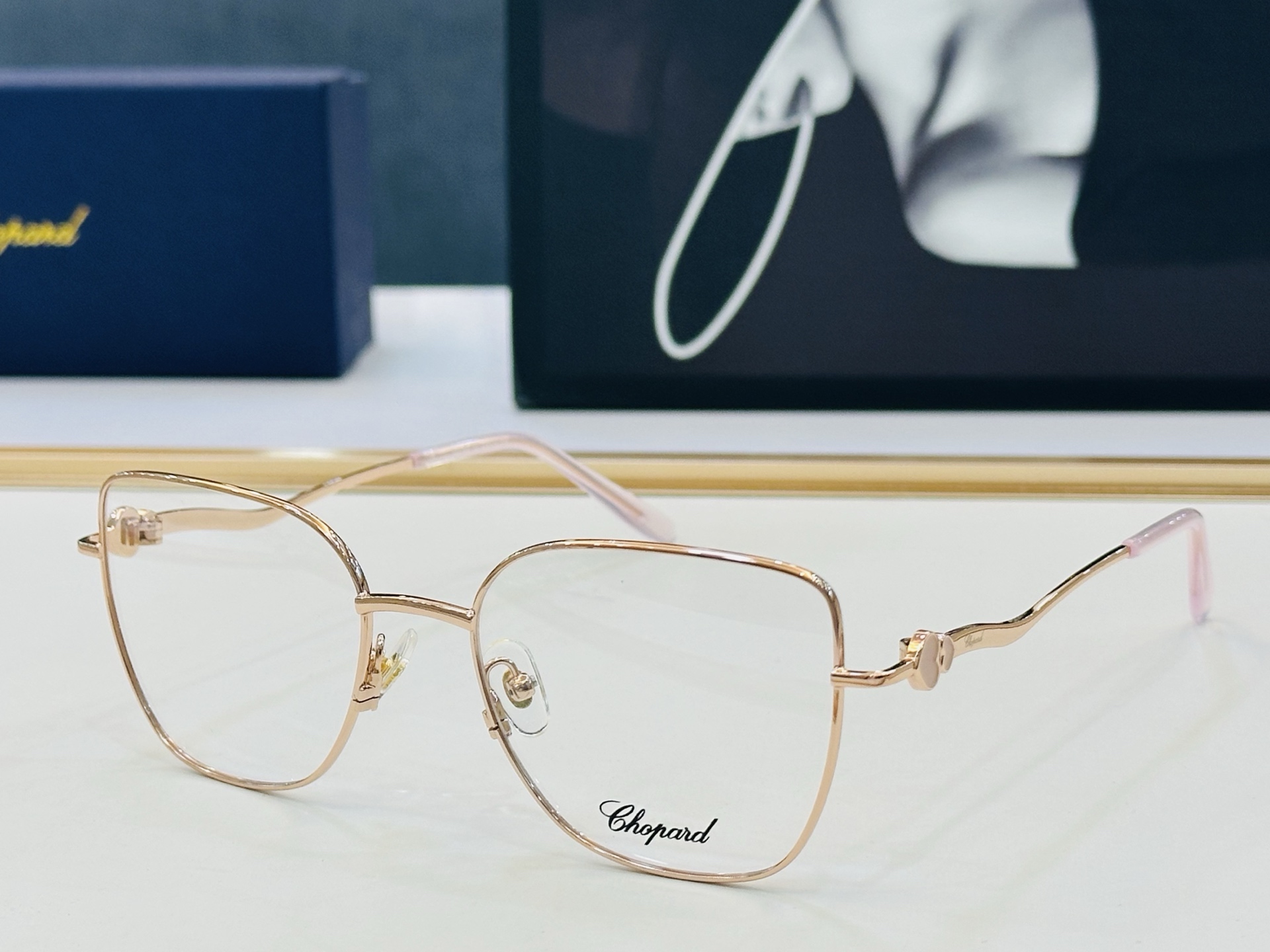 原版 ChoPard肖邦 MODEL: VCHG39S Size：54口18-140 以现代时尚的设计风