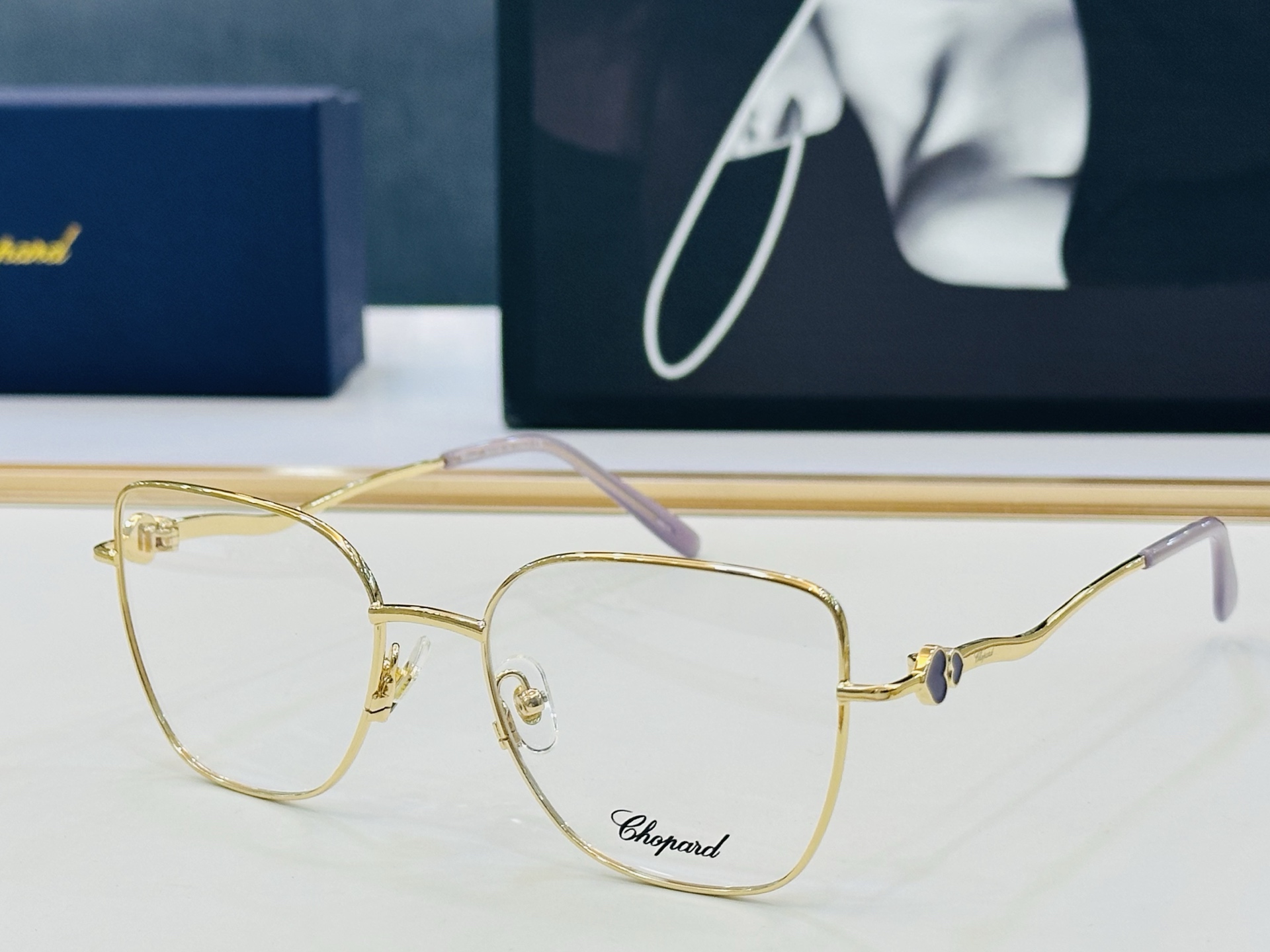 原版 ChoPard肖邦 MODEL: VCHG39S Size：54口18-140 以现代时尚的设计风