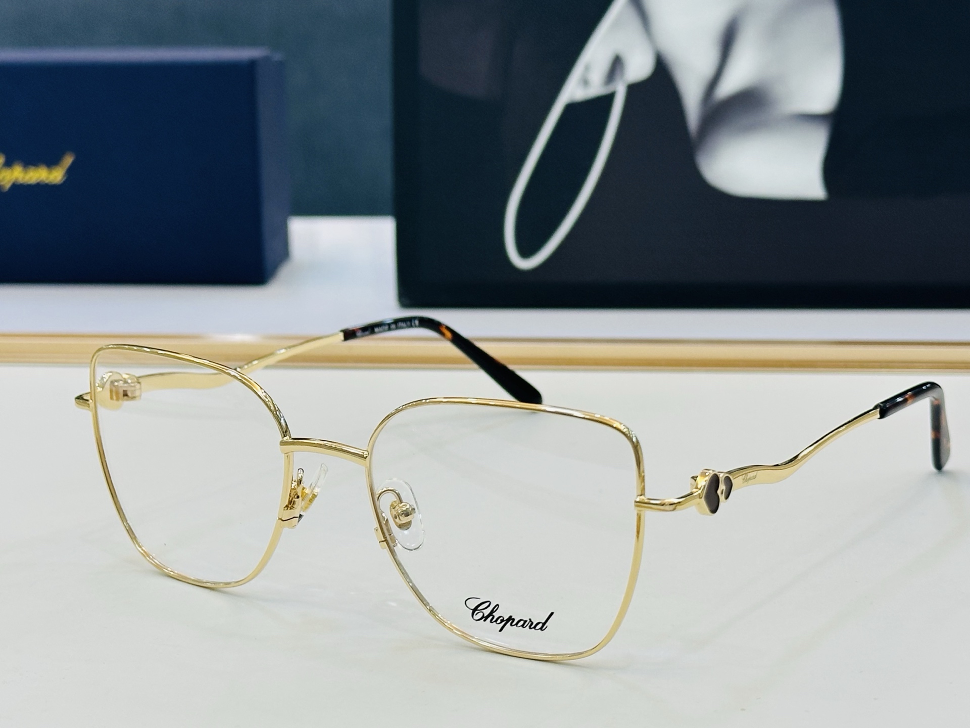 原版 ChoPard肖邦 MODEL: VCHG39S Size：54口18-140 以现代时尚的设计风