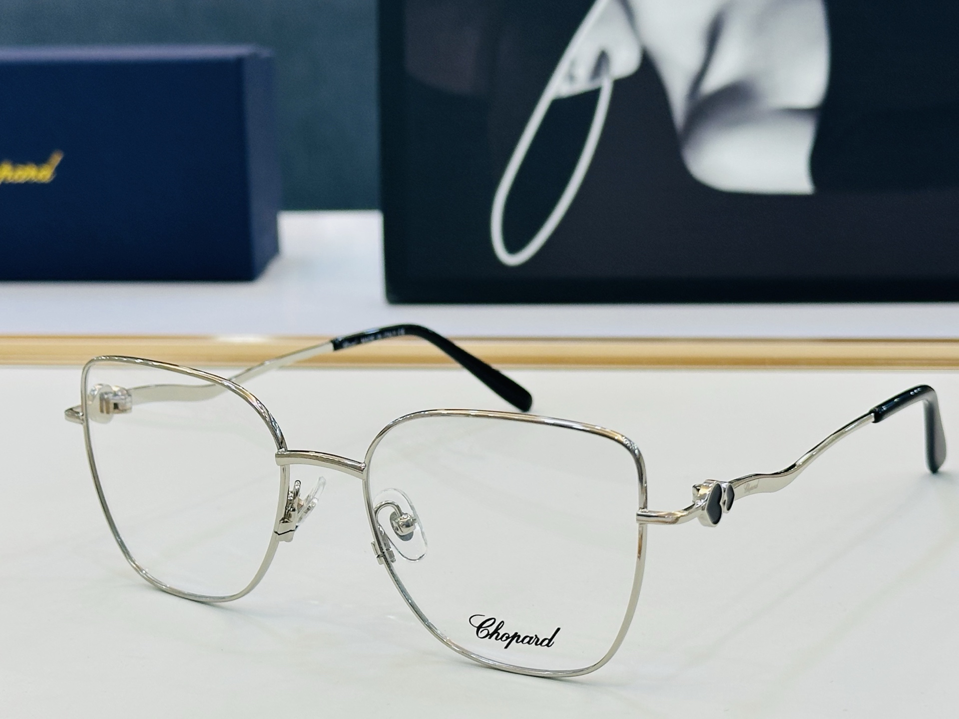原版 ChoPard肖邦 MODEL: VCHG39S Size：54口18-140 以现代时尚的设计风