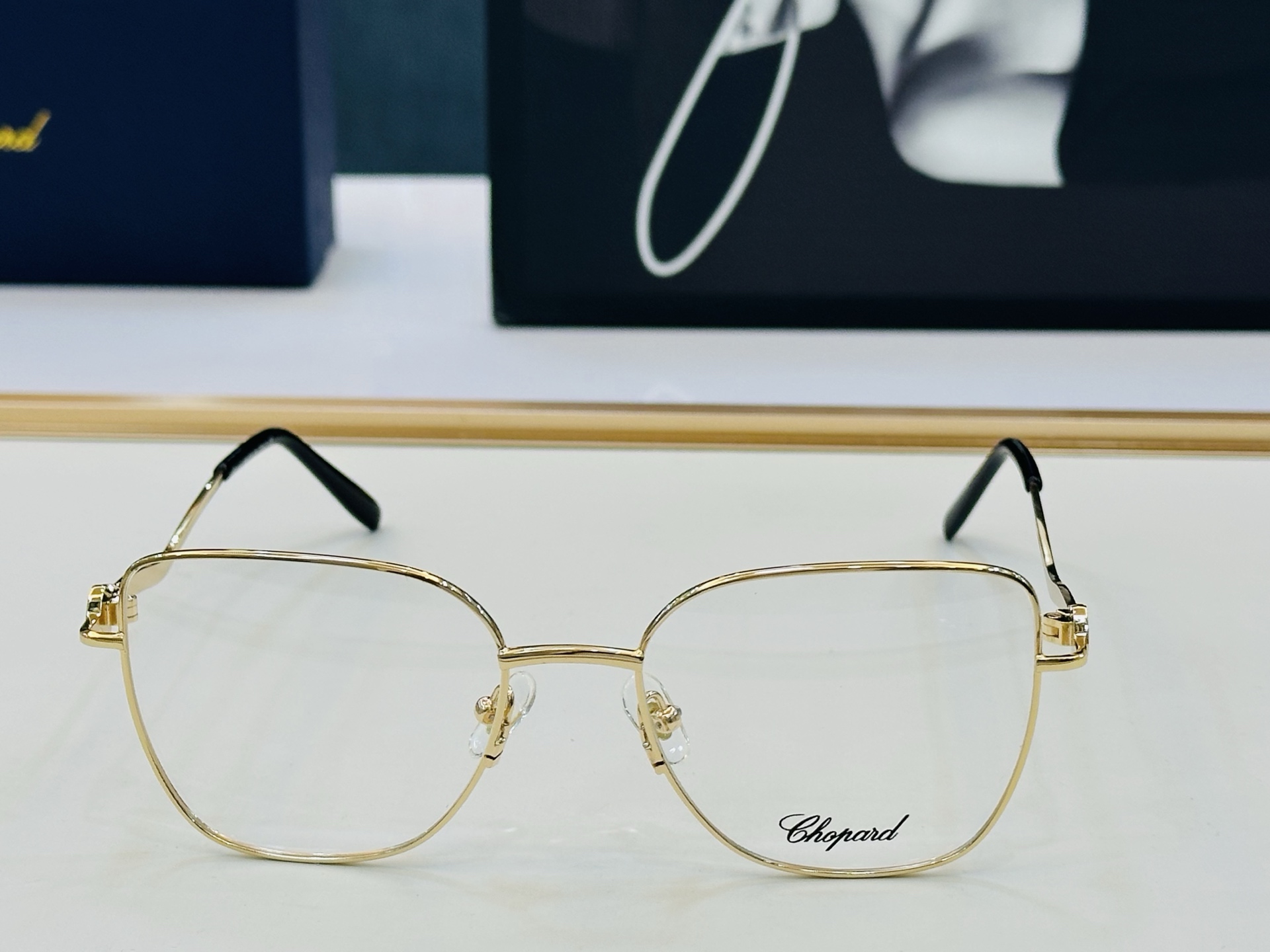 原版 ChoPard肖邦 MODEL: VCHG39S Size：54口18-140 以现代时尚的设计风