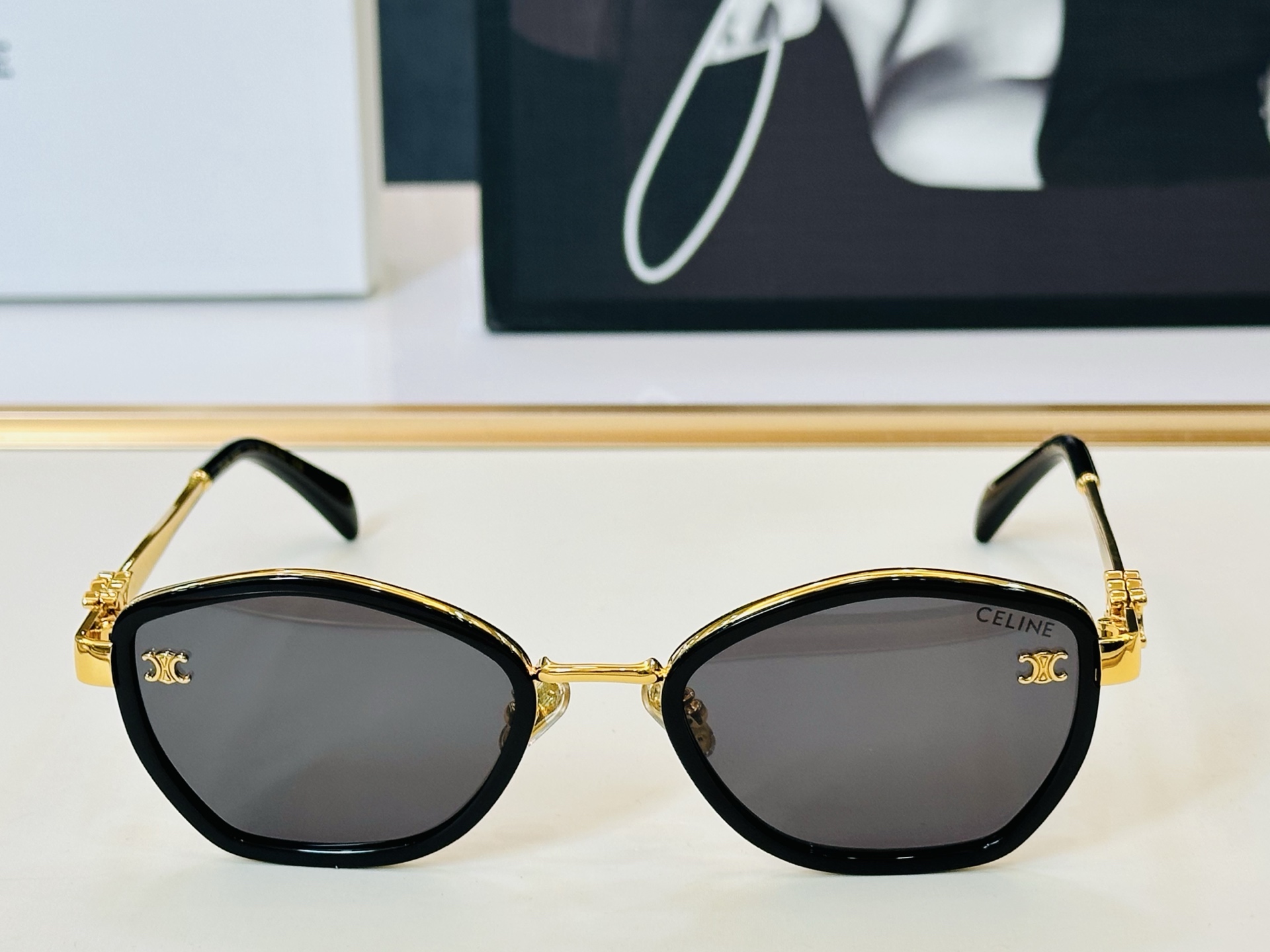 【CELINE】赛琳 CL42134U Size：56口22-145 一直热销的款式 欧美风 光泽度好 