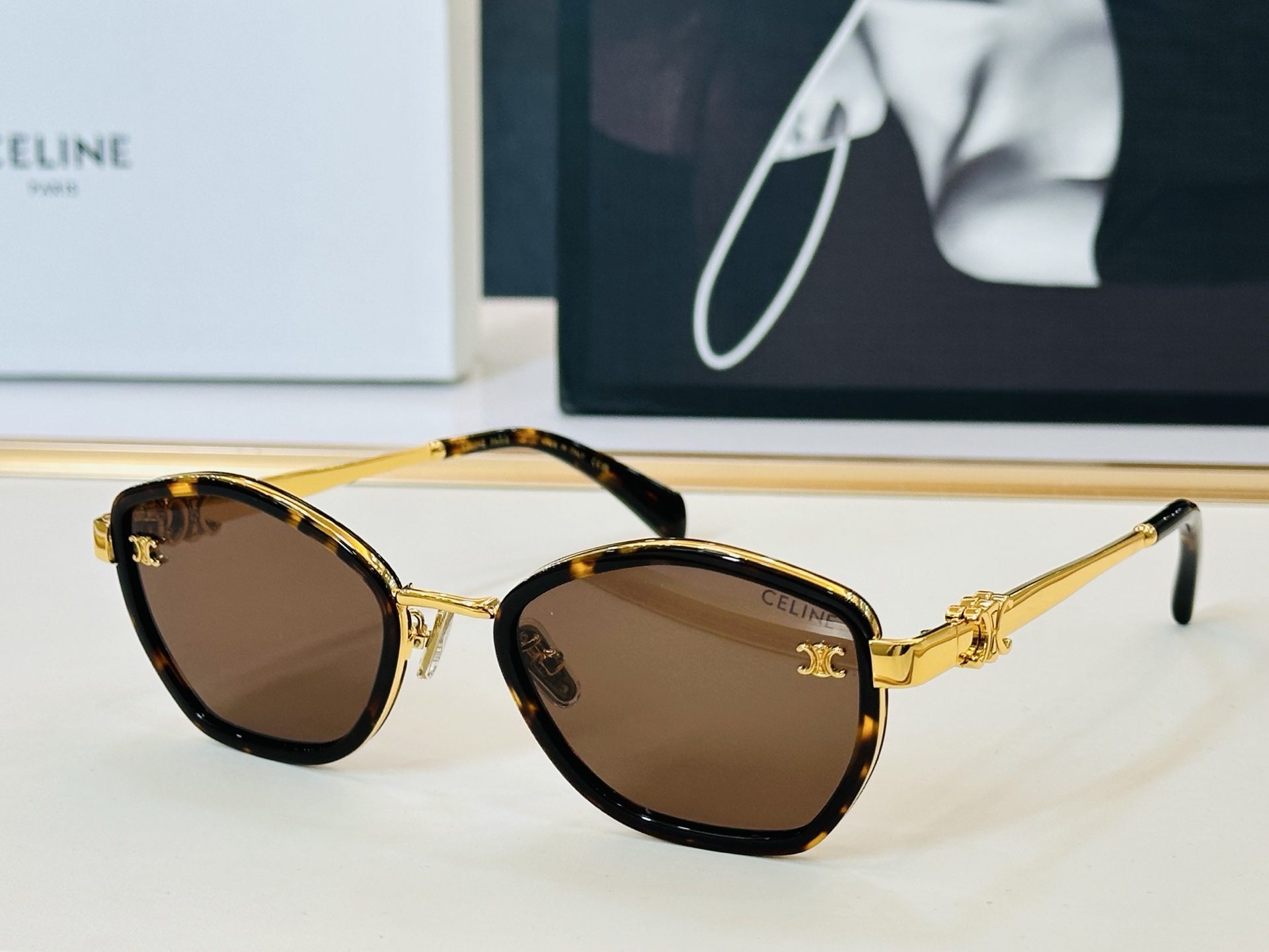 【CELINE】赛琳 CL42134U Size：56口22-145 一直热销的款式 欧美风 光泽度好 