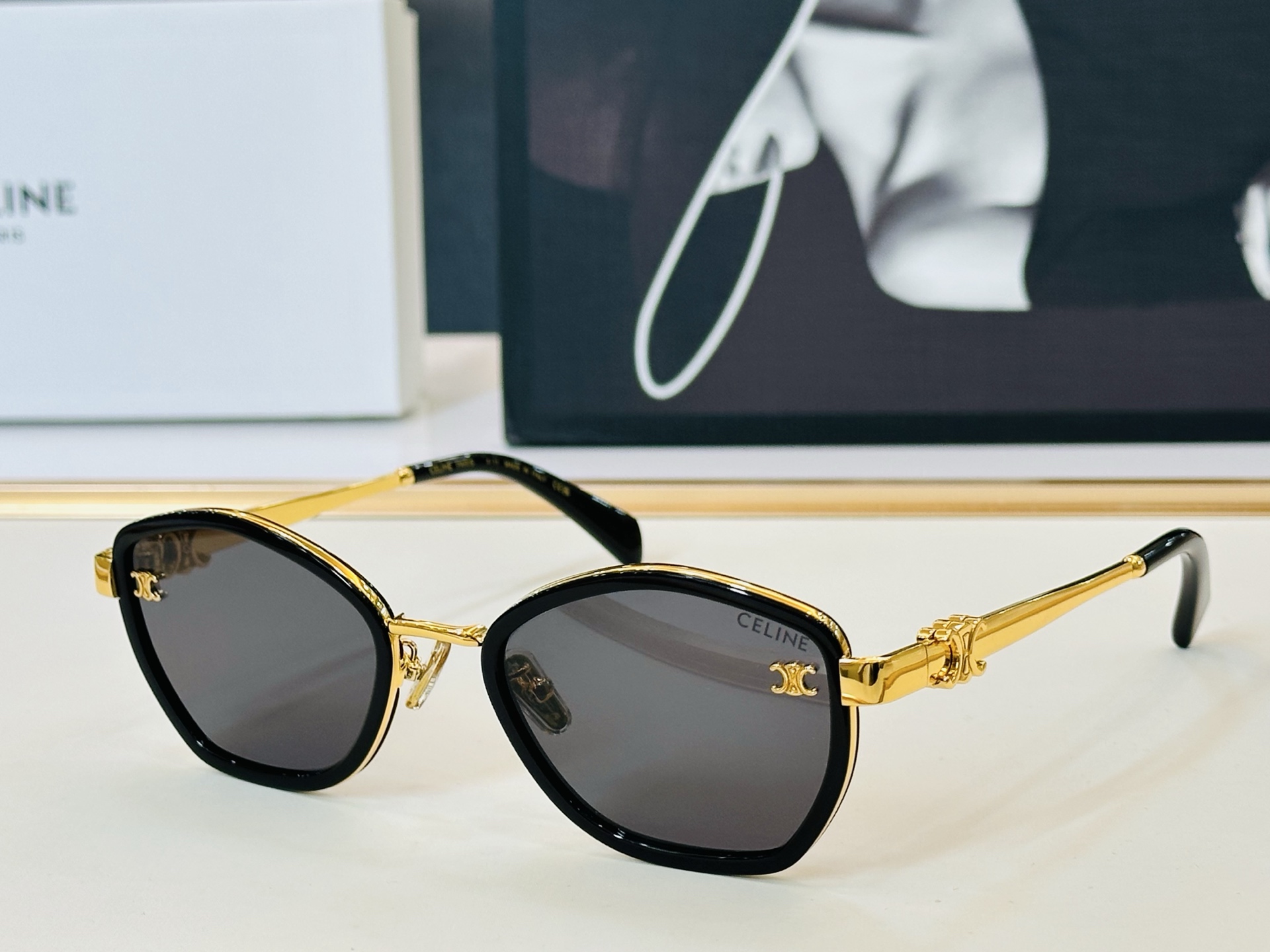 【CELINE】赛琳 CL42134U Size：56口22-145 一直热销的款式 欧美风 光泽度好 