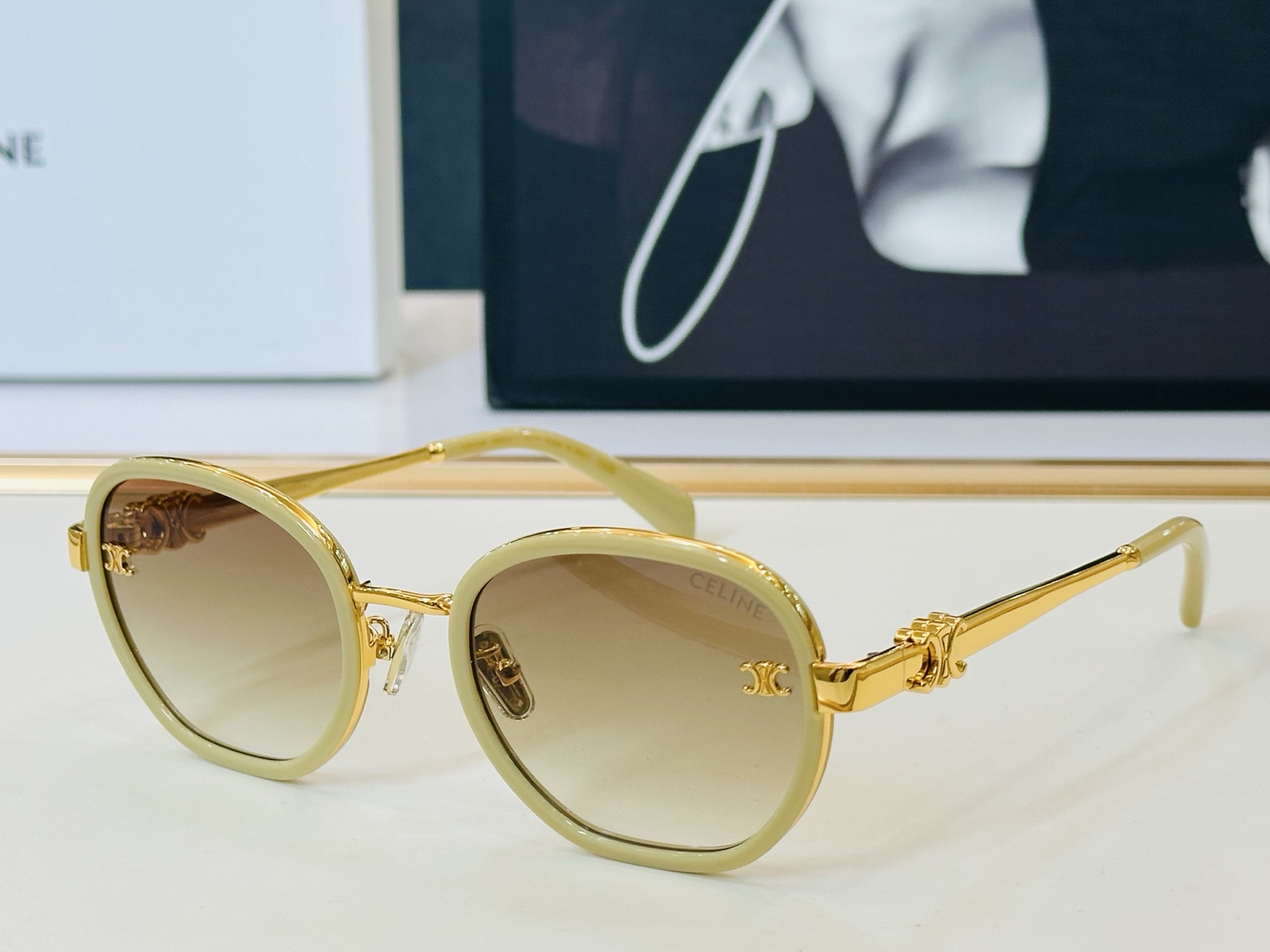 【CELINE】赛琳 CL42135U Size：55口22-145 一直热销的款式 欧美风 光泽度好 