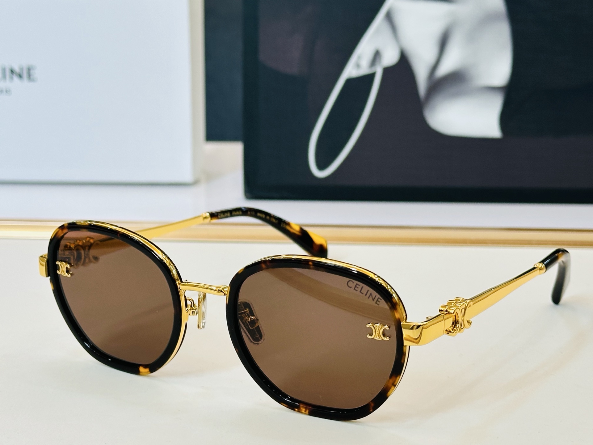【CELINE】赛琳 CL42135U Size：55口22-145 一直热销的款式 欧美风 光泽度好 
