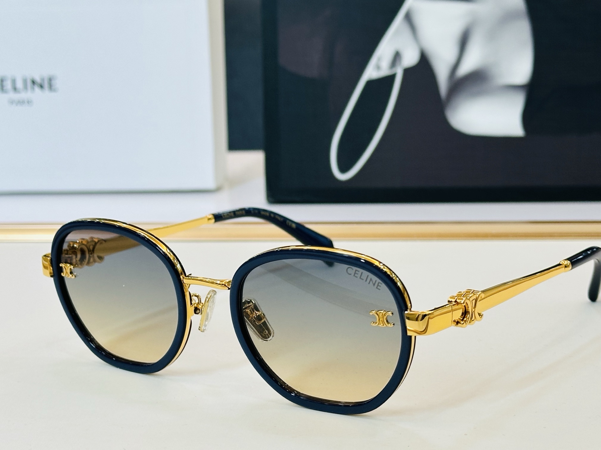 【CELINE】赛琳 CL42135U Size：55口22-145 一直热销的款式 欧美风 光泽度好 