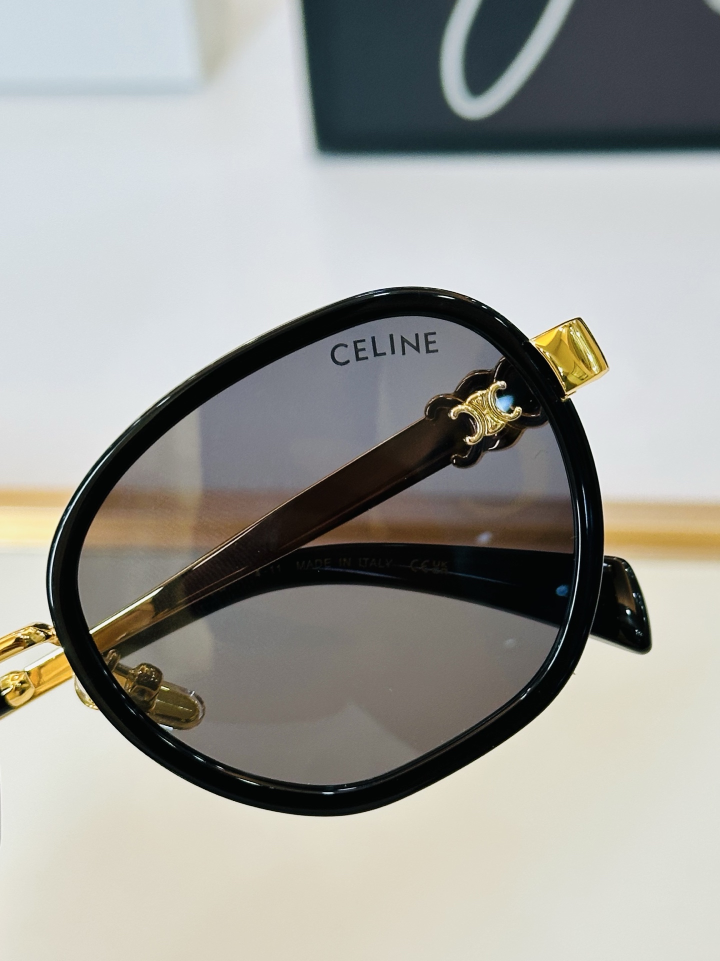 【CELINE】赛琳 CL42135U Size：55口22-145 一直热销的款式 欧美风 光泽度好 