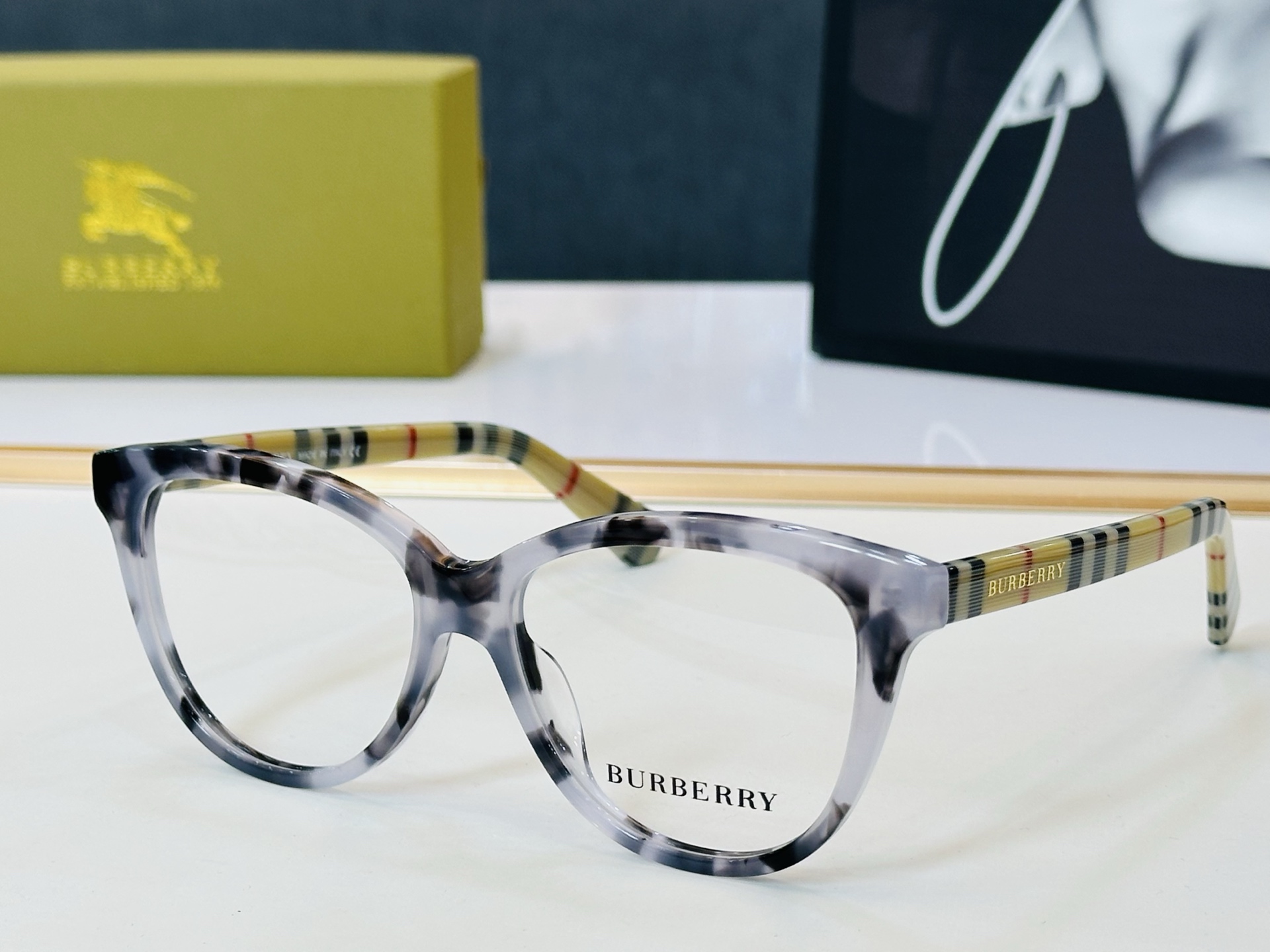 新款 BURBERR*🔻巴家 BE2448D 百搭镜架Size：53口18-145 🌲🌲🌲板材框 Z多色