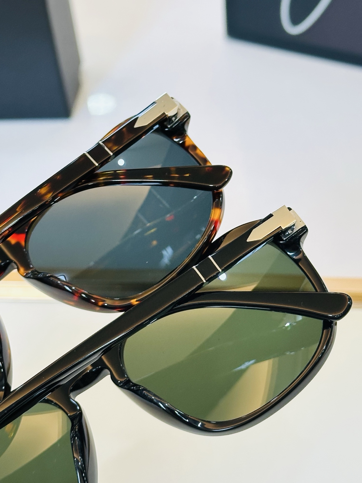 Persol❤️🔺MODEL：PO3310-S ❤️SIZE：57口18-145 板材框 L太阳镜 