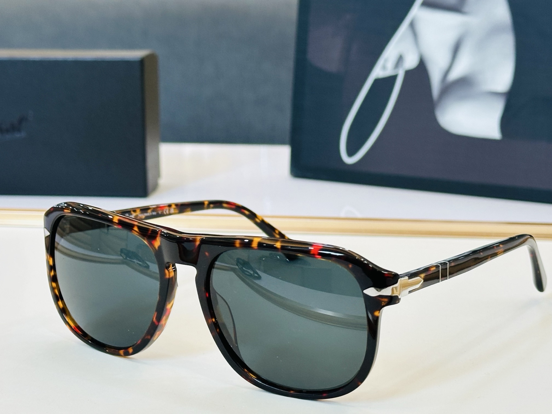 Persol❤️🔺MODEL：PO3310-S ❤️SIZE：57口18-145 板材框 L太阳镜 