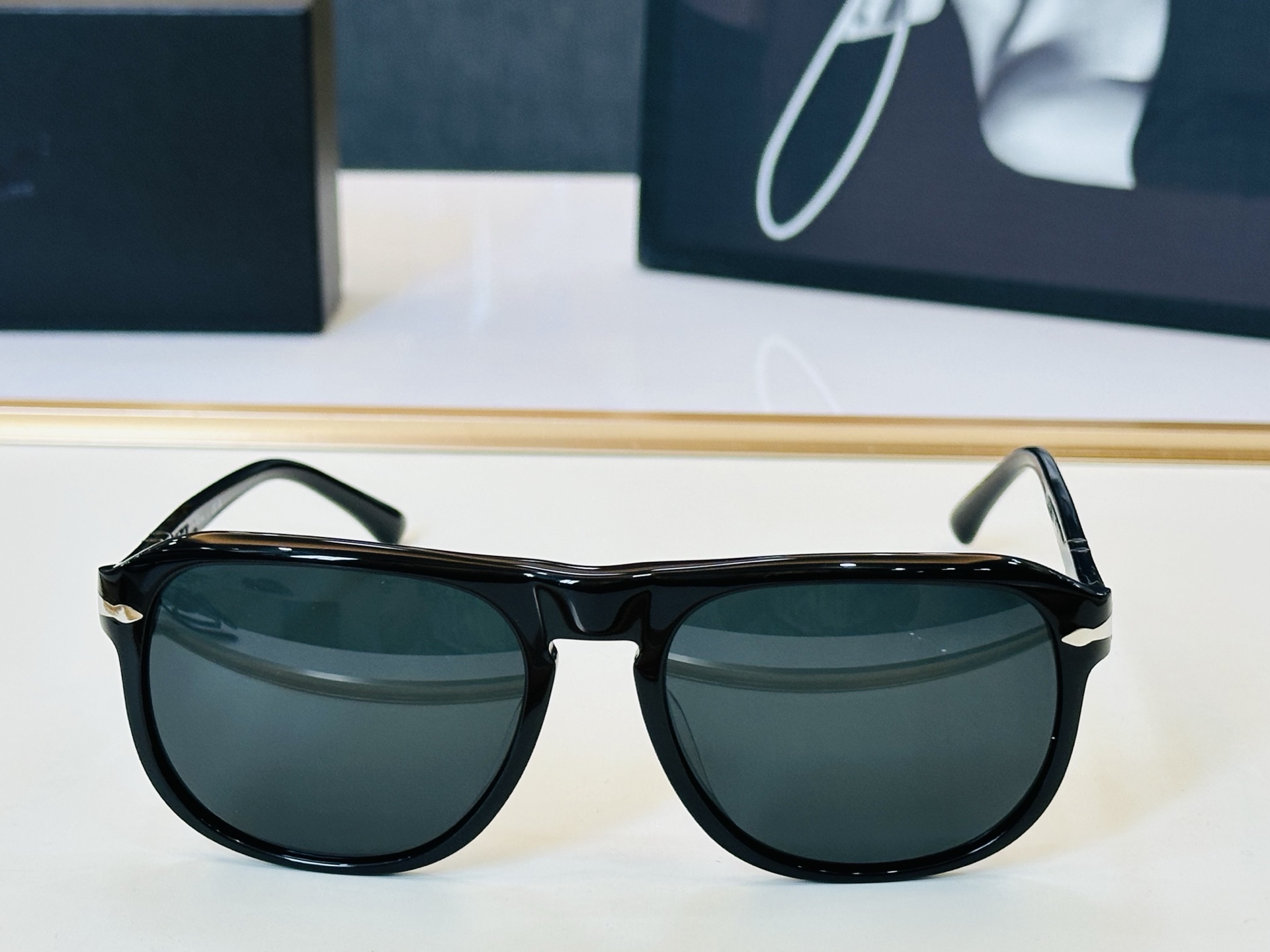 Persol❤️🔺MODEL：PO3310-S ❤️SIZE：57口18-145 板材框 L太阳镜 