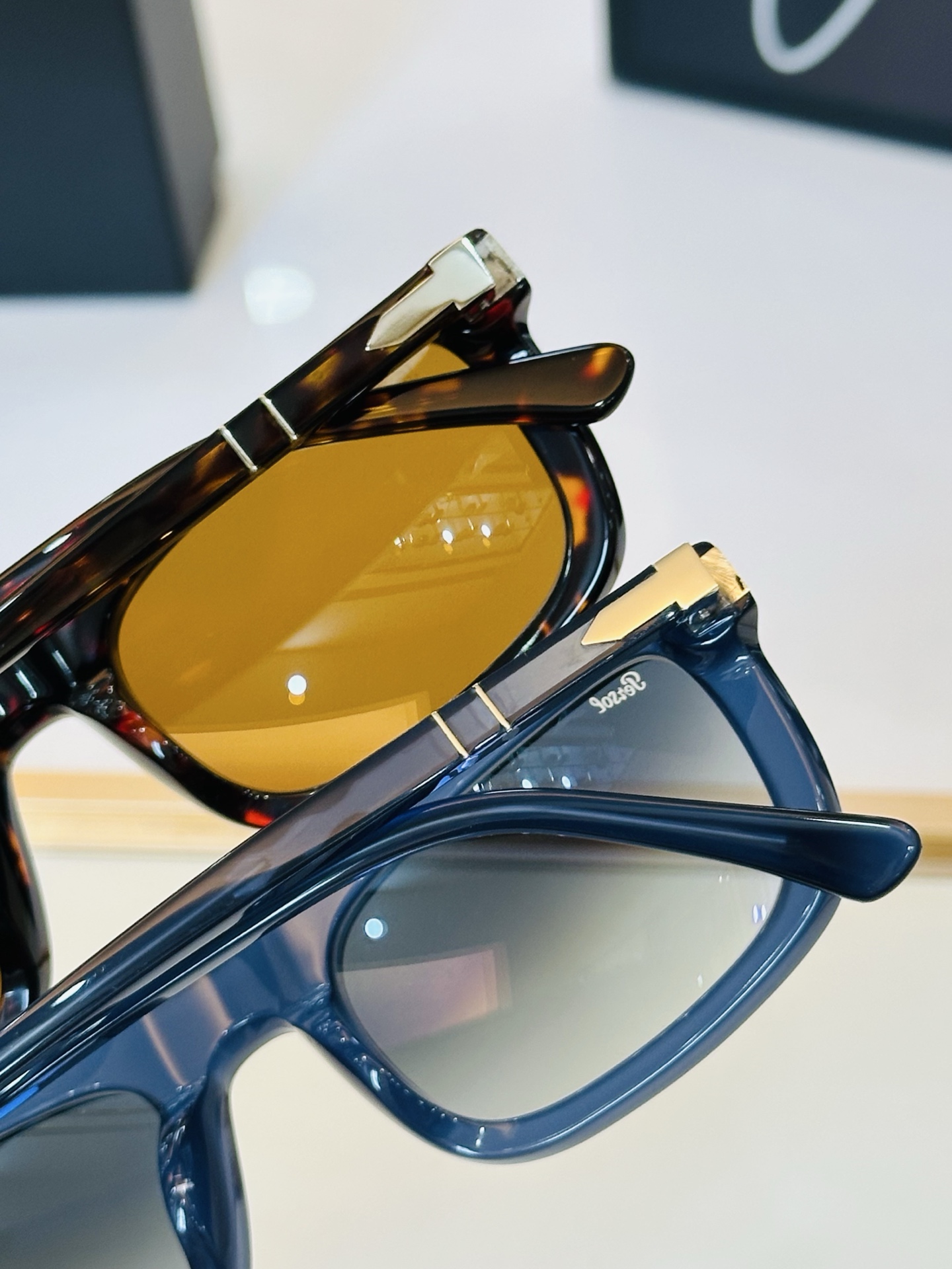 Persol❤️🔺MODEL：PO3362-S ❤️SIZE：52口21-145 板材框 L太阳镜 