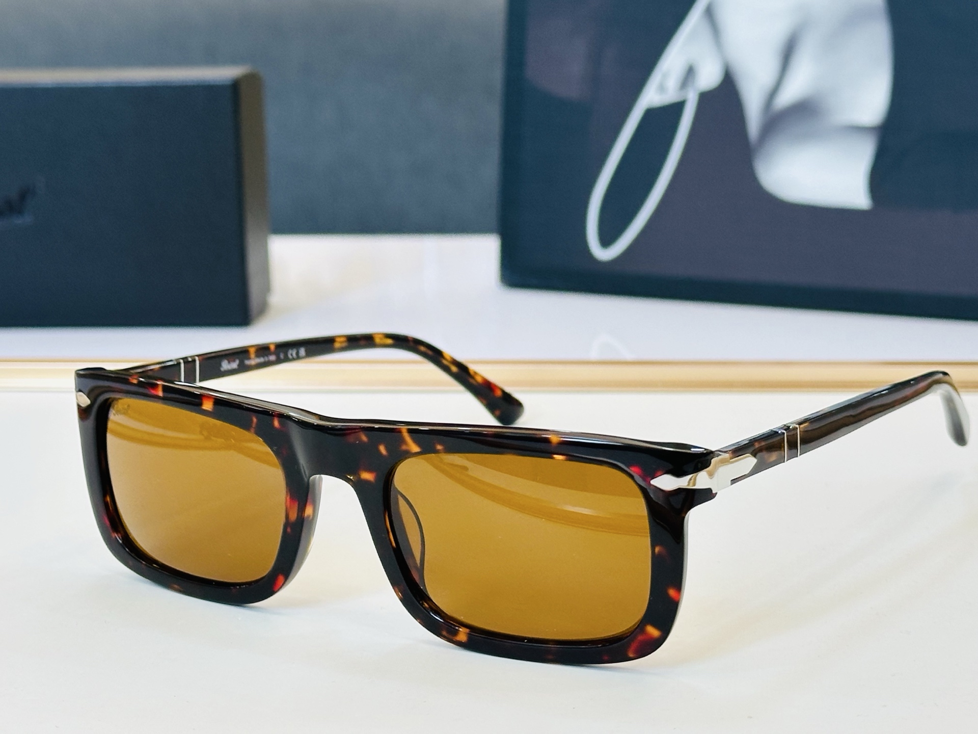 Persol❤️🔺MODEL：PO3362-S ❤️SIZE：52口21-145 板材框 L太阳镜 