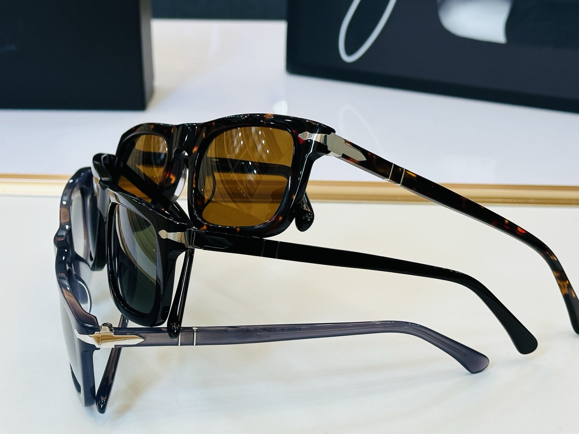 Persol❤️🔺MODEL：PO3362-S ❤️SIZE：52口21-145 板材框 L太阳镜 