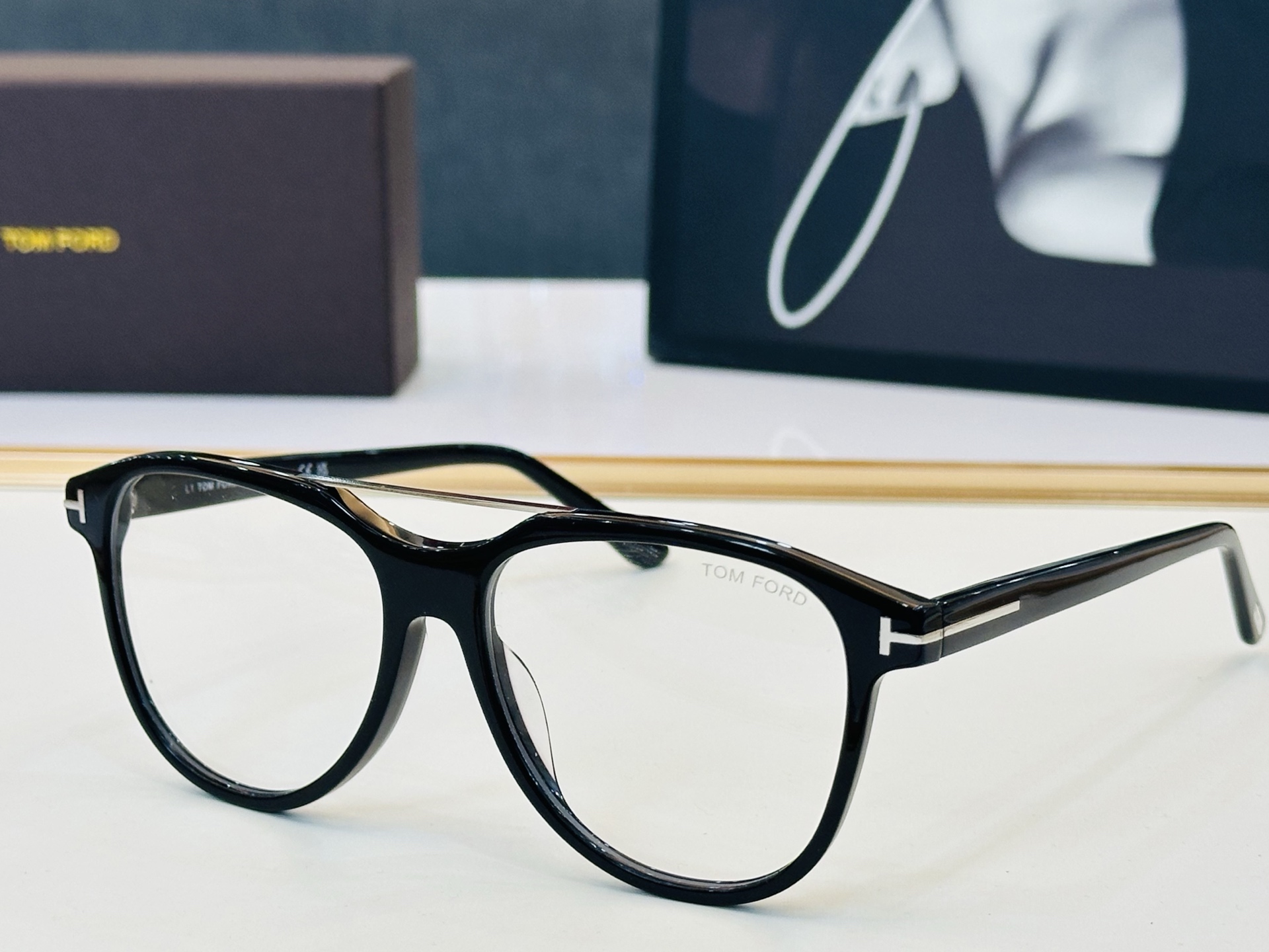 NO:823753,TOM FOR* Tom's official website new model FT1098 Size 54 mouth 17-145 classic fashion C uses the most popular colors and high quality glasses, sunglasses, sunglasses, glasses, tom ford19860909TOM FOR* 汤姆家 官网新款 FT1098 Size54口17-145 经典时尚 C采用时下最流行片色高品质 眼镜墨镜太阳镜,眼镜,tom ford,glasses