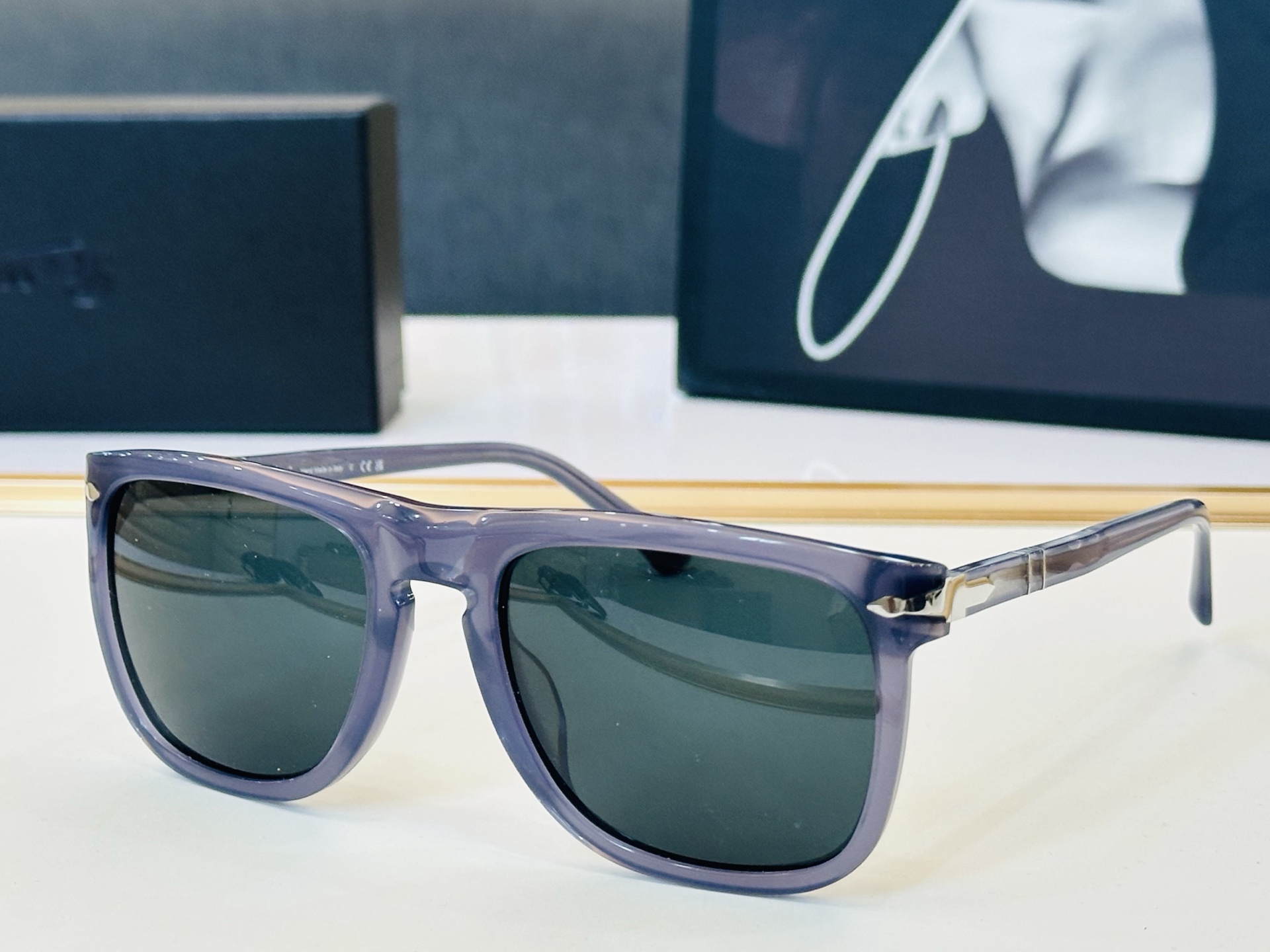 Persol❤️🔺MODEL：PO3336-S ❤️SIZE：57口21-145 板材框 L太阳镜