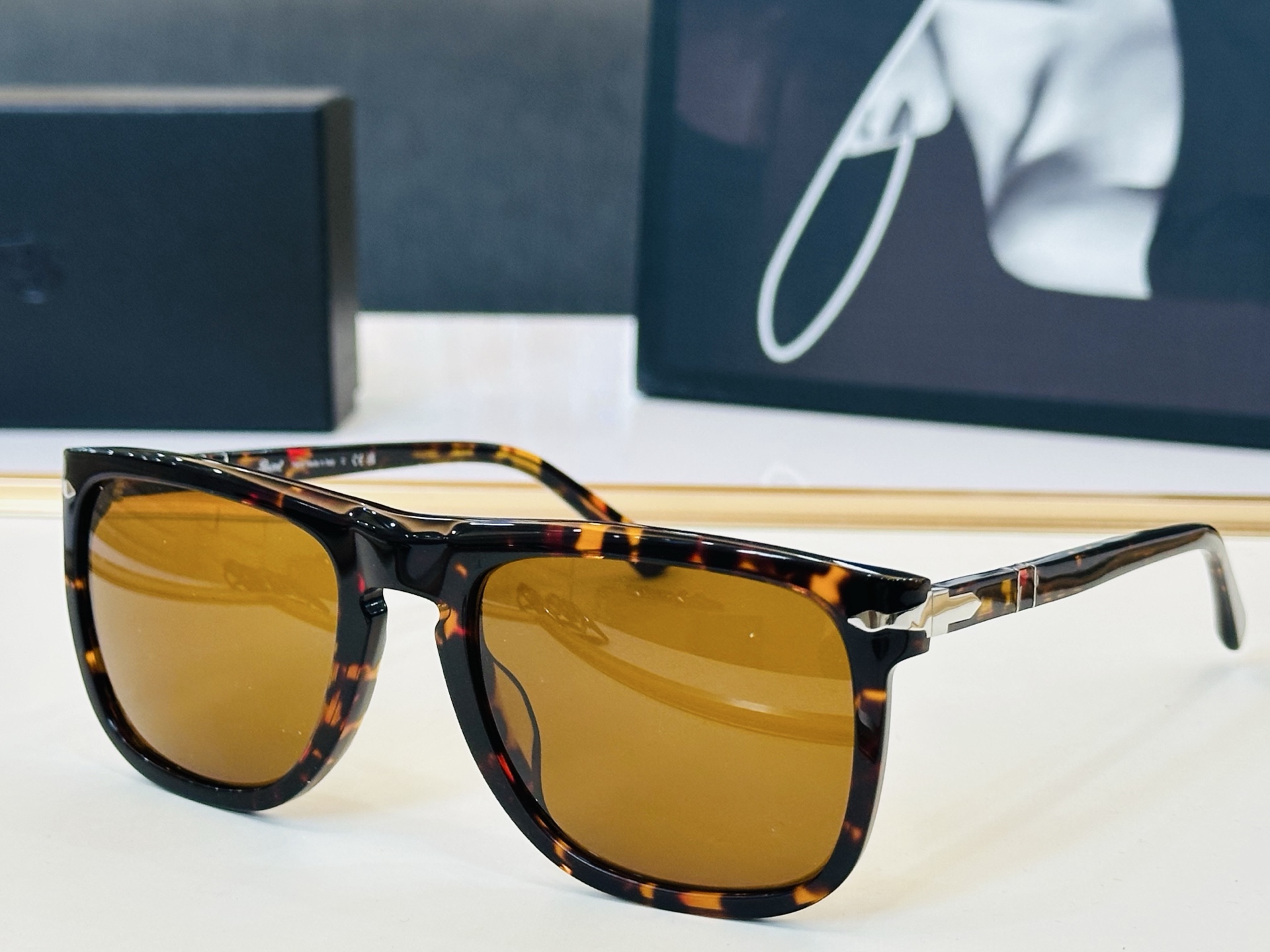 Persol❤️🔺MODEL：PO3336-S ❤️SIZE：57口21-145 板材框 L太阳镜