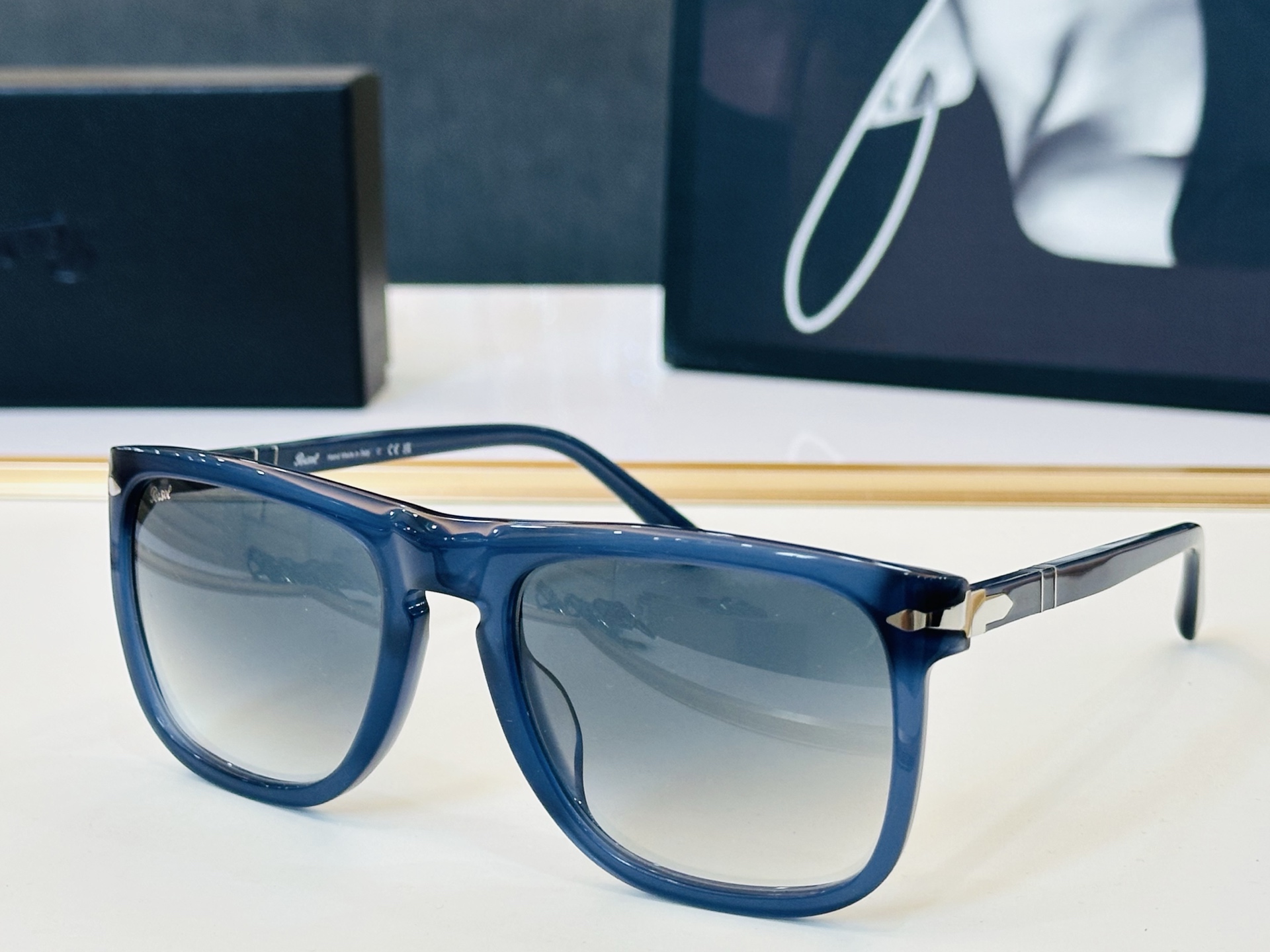 Persol❤️🔺MODEL：PO3336-S ❤️SIZE：57口21-145 板材框 L太阳镜
