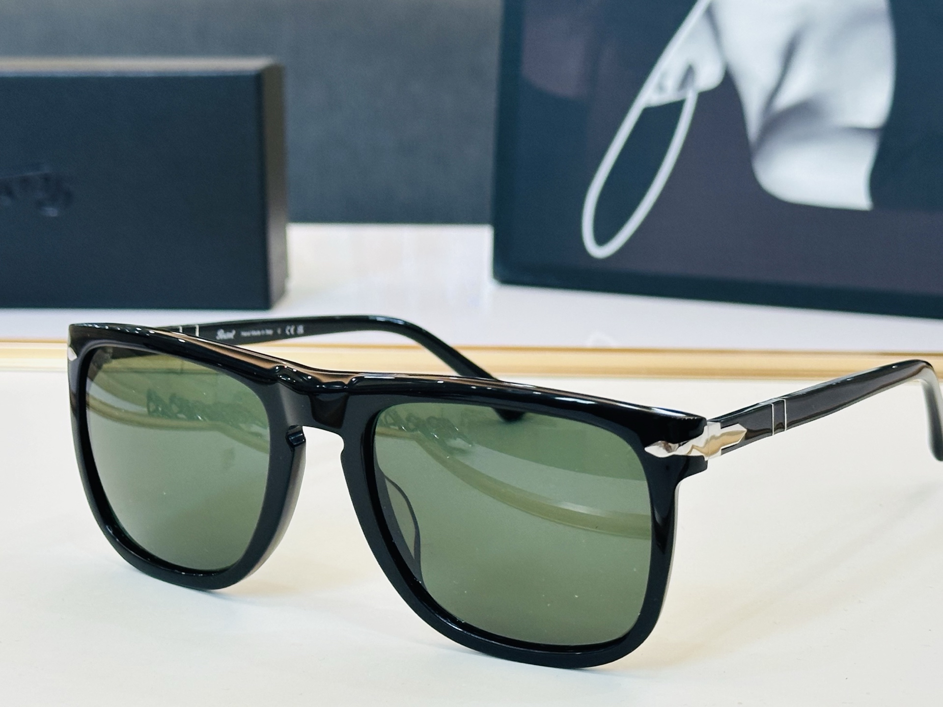 Persol❤️🔺MODEL：PO3336-S ❤️SIZE：57口21-145 板材框 L太阳镜