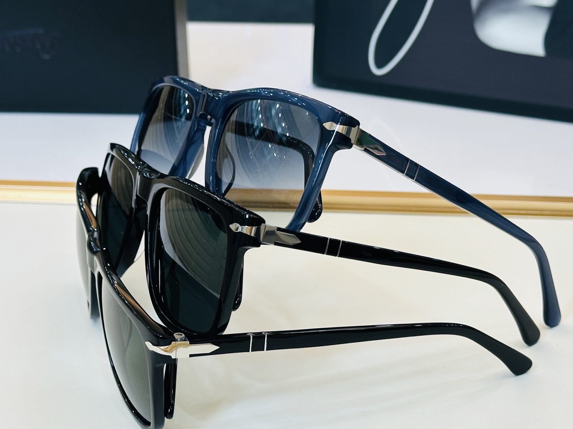 Persol❤️🔺MODEL：PO3336-S ❤️SIZE：57口21-145 板材框 L太阳镜