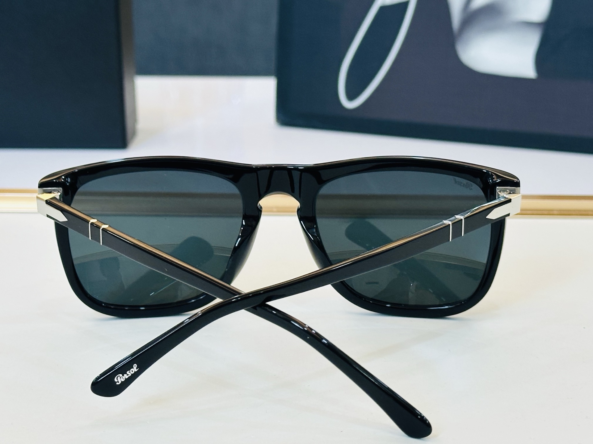 Persol❤️🔺MODEL：PO3336-S ❤️SIZE：57口21-145 板材框 L太阳镜