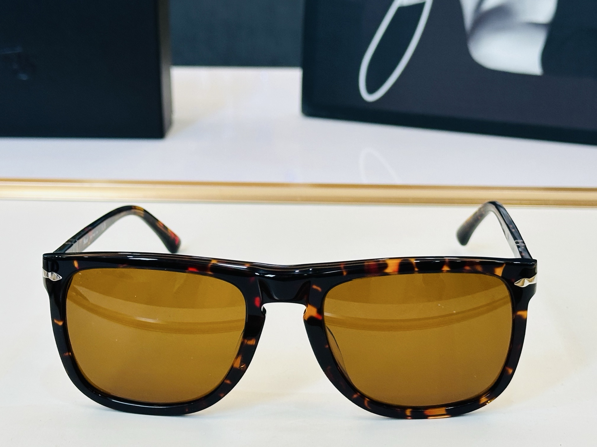 Persol❤️🔺MODEL：PO3336-S ❤️SIZE：57口21-145 板材框 L太阳镜