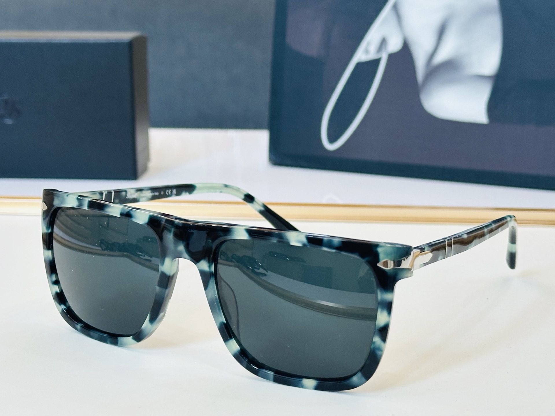 Persol❤️🔺MODEL：PO3348-S ❤️SIZE：57口20-145 板材框 L太阳镜