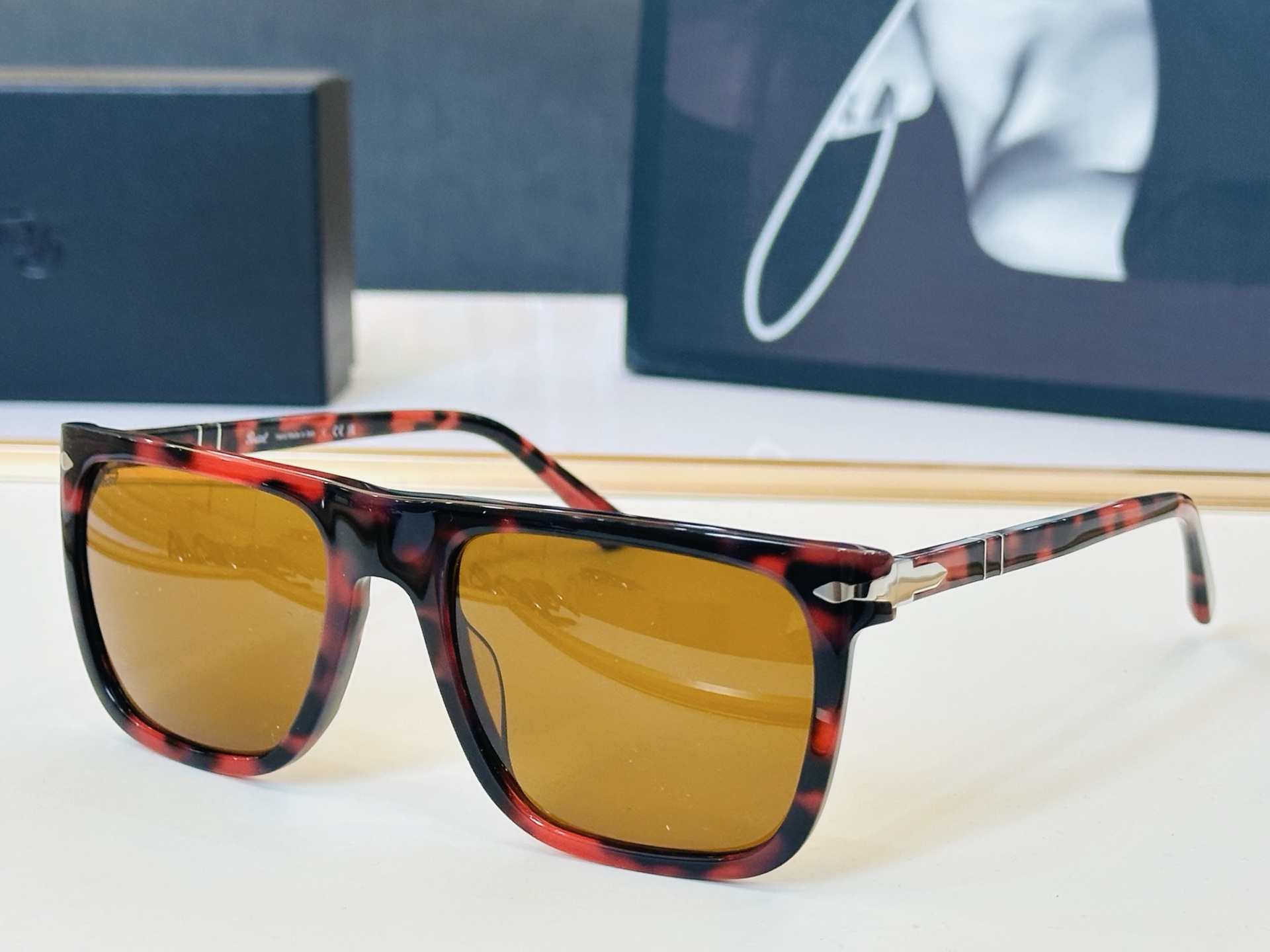 Persol❤️🔺MODEL：PO3348-S ❤️SIZE：57口20-145 板材框 L太阳镜