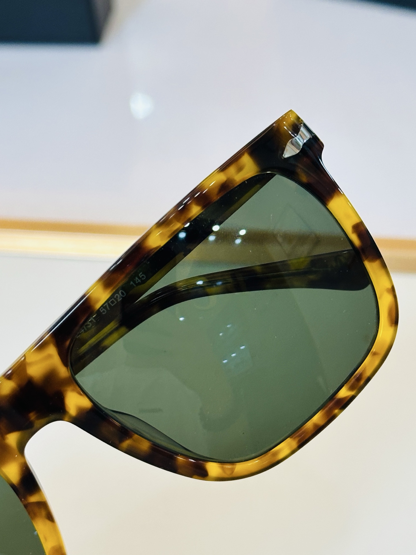 Persol❤️🔺MODEL：PO3348-S ❤️SIZE：57口20-145 板材框 L太阳镜