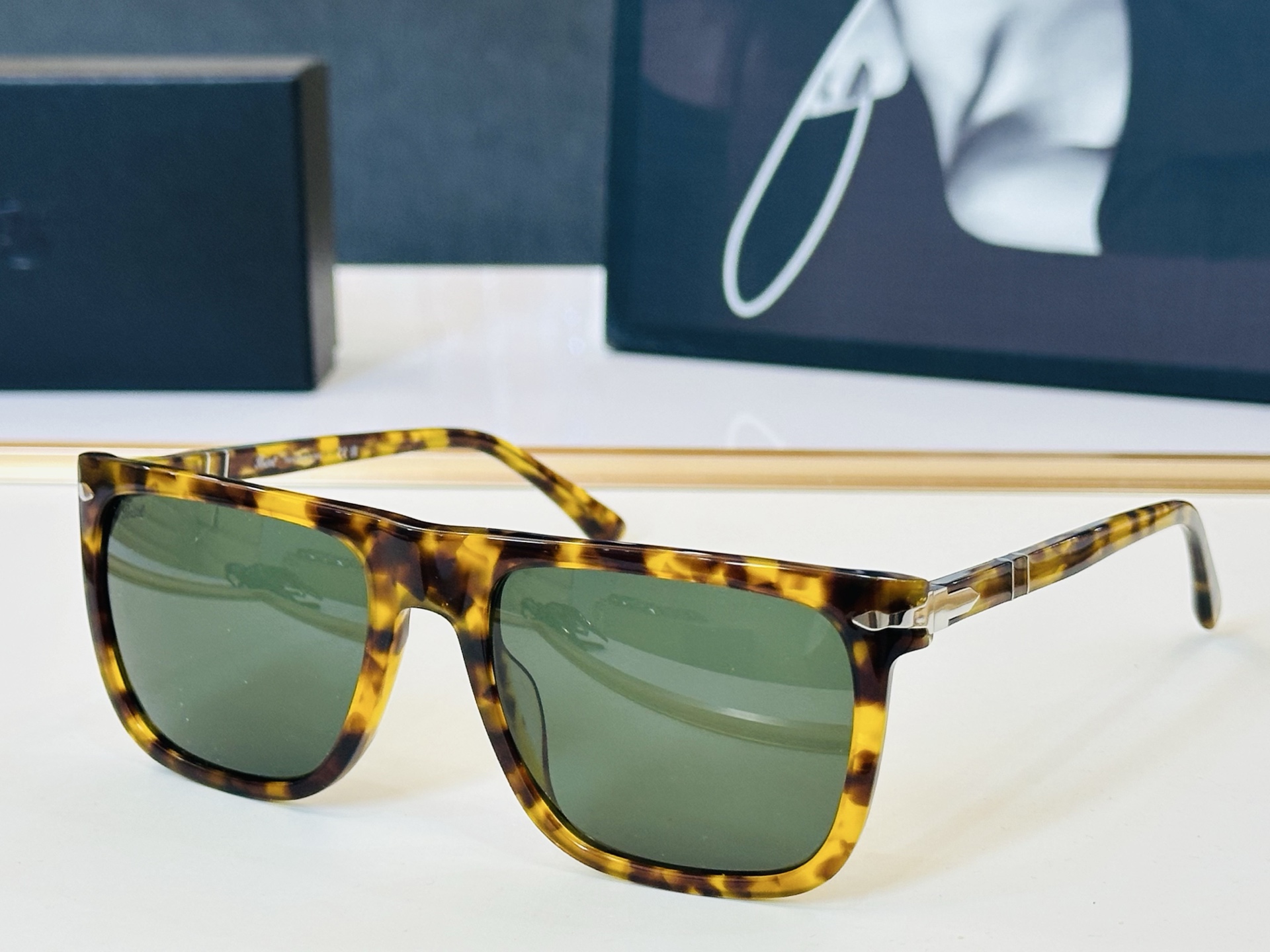 Persol❤️🔺MODEL：PO3348-S ❤️SIZE：57口20-145 板材框 L太阳镜