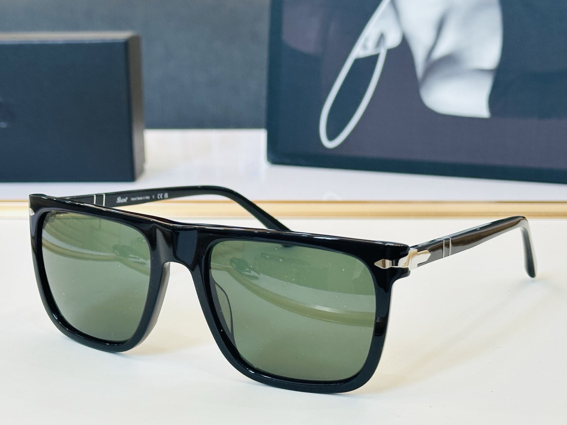 Persol❤️🔺MODEL：PO3348-S ❤️SIZE：57口20-145 板材框 L太阳镜
