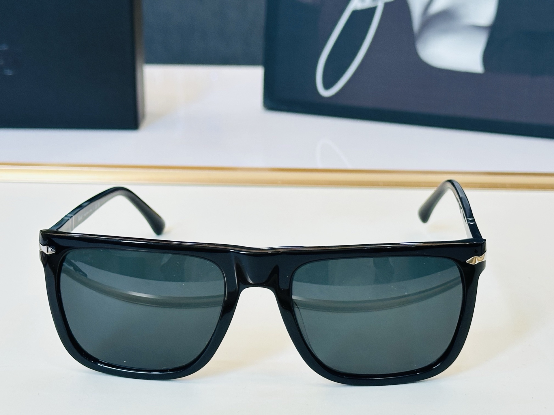 Persol❤️🔺MODEL：PO3348-S ❤️SIZE：57口20-145 板材框 L太阳镜
