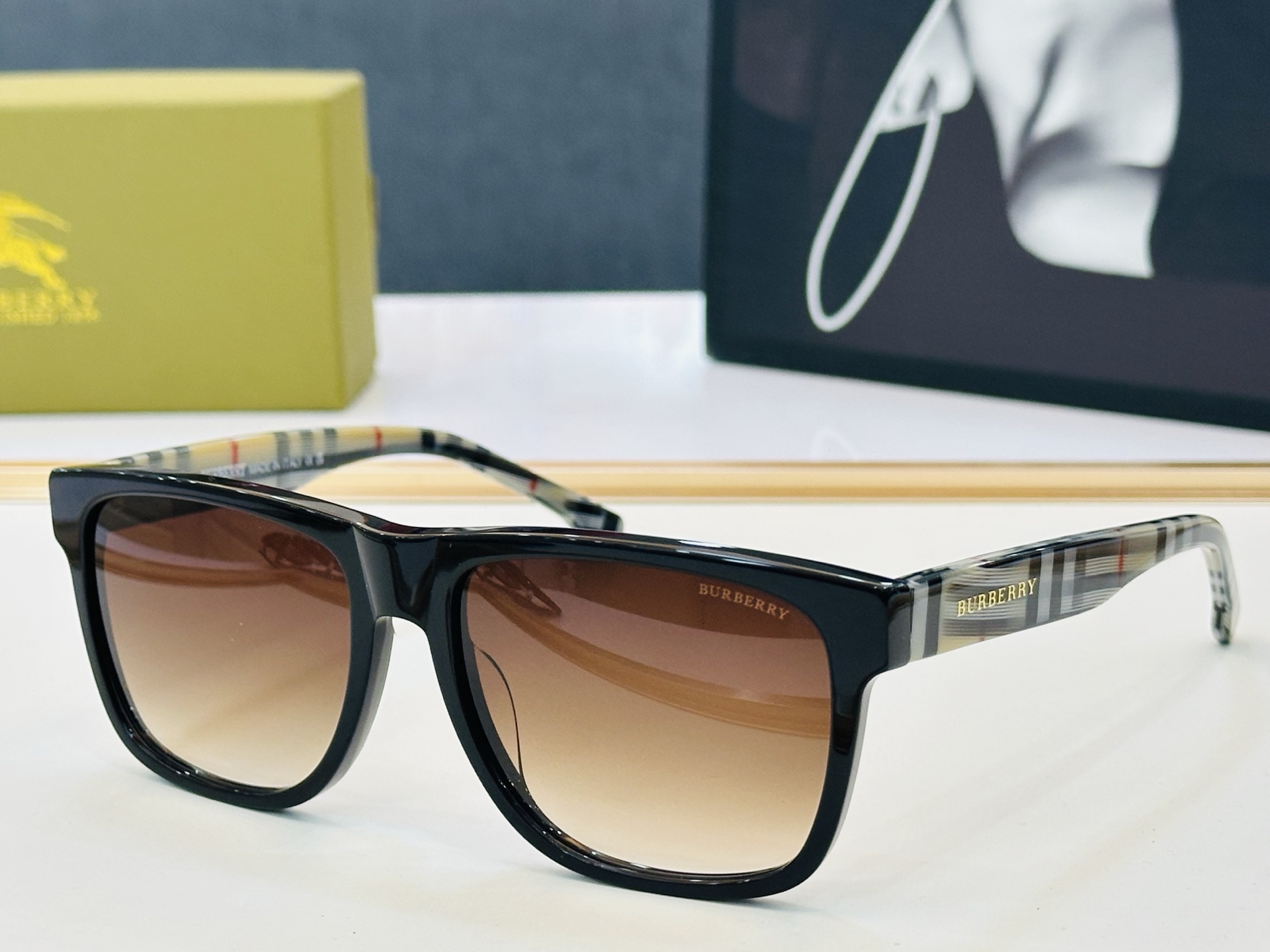 新款 BURBERR*🔻巴家 BE4482    百搭镜架Size：57口17-145  高品质 到货 