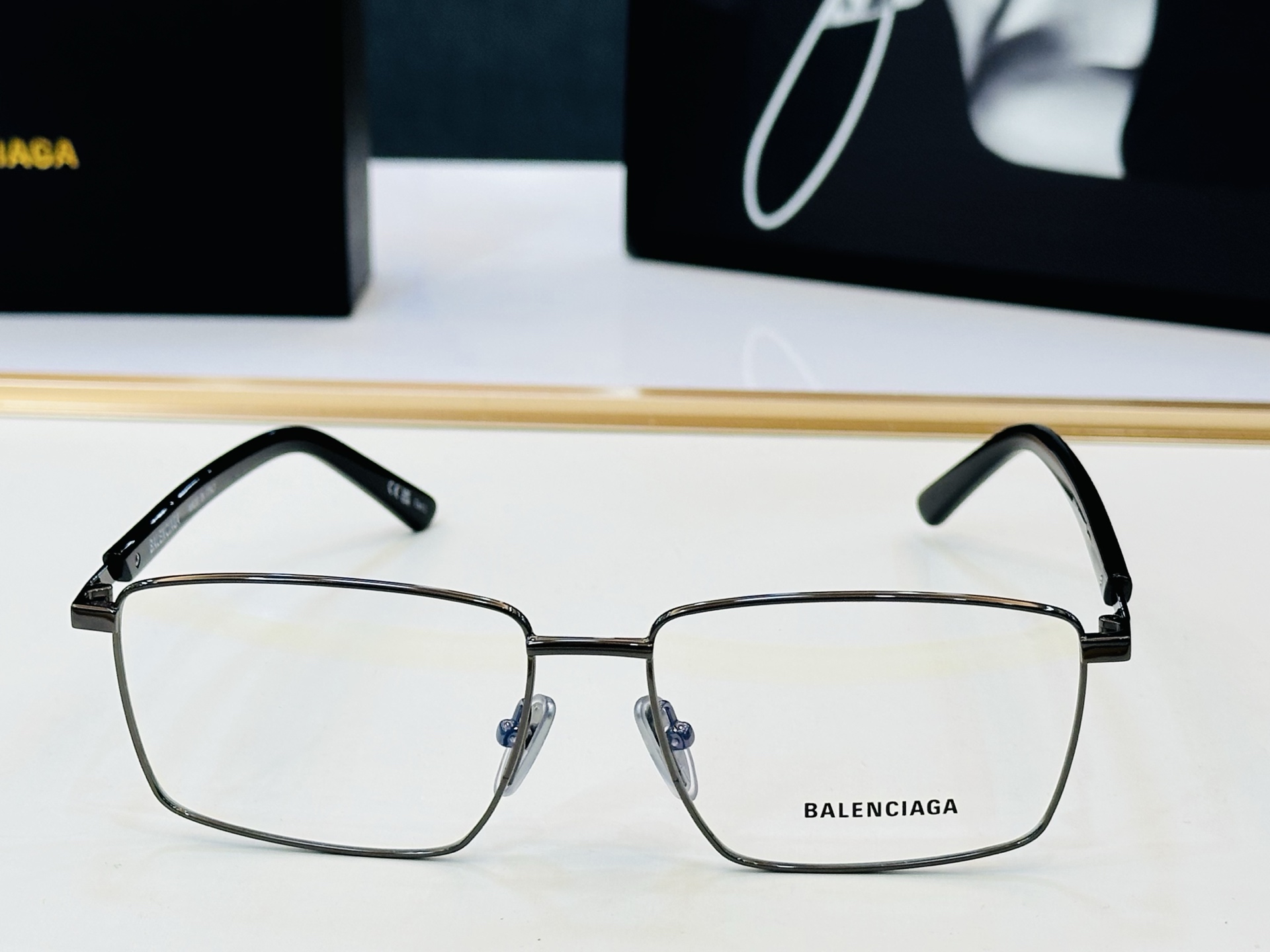 BALENCIAGA巴黎世家 最新 版型很特别的设计 BB0247S Size: 59口16-145 B
