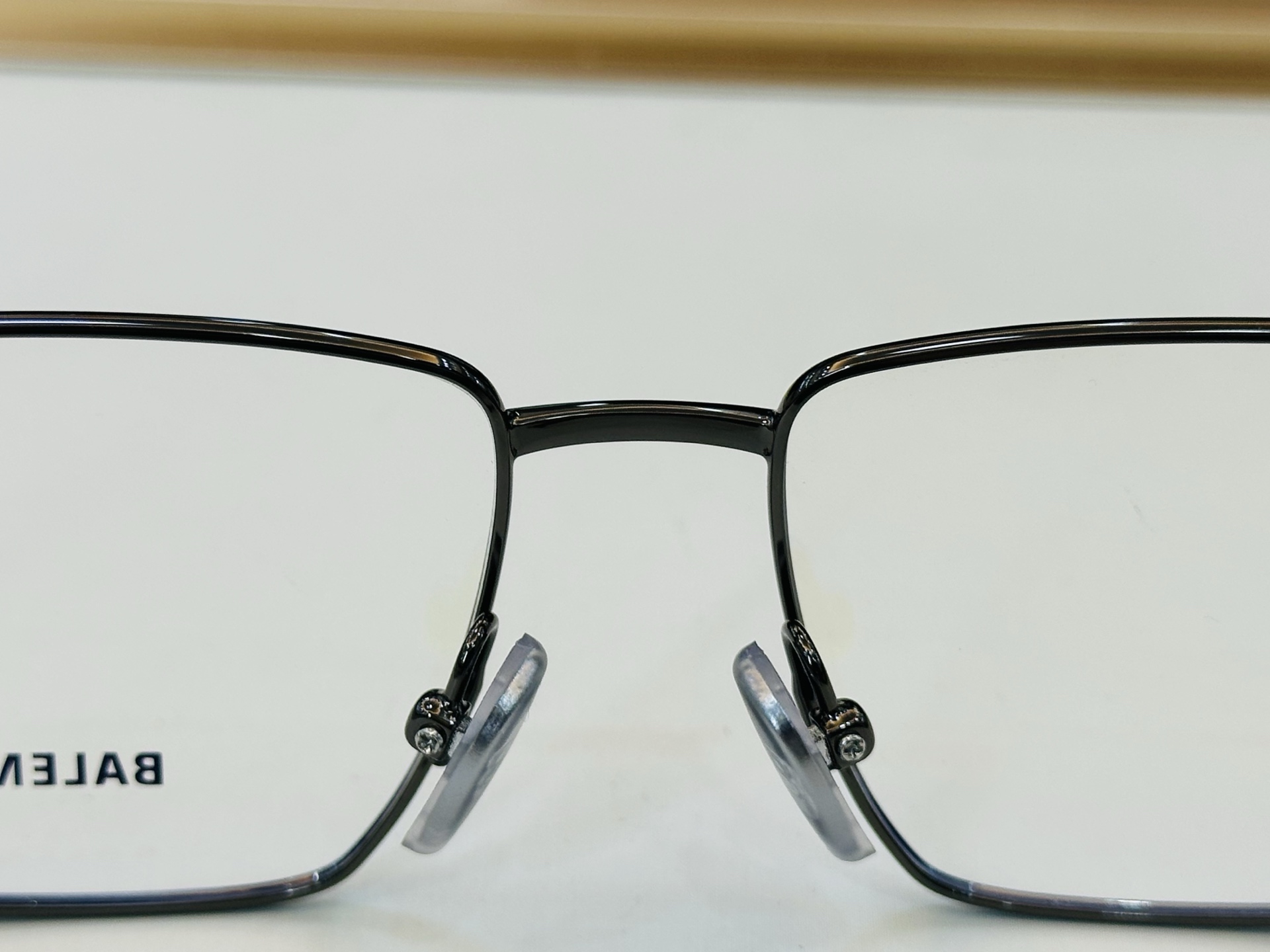 BALENCIAGA巴黎世家 最新 版型很特别的设计 BB0247S Size: 59口16-145 B
