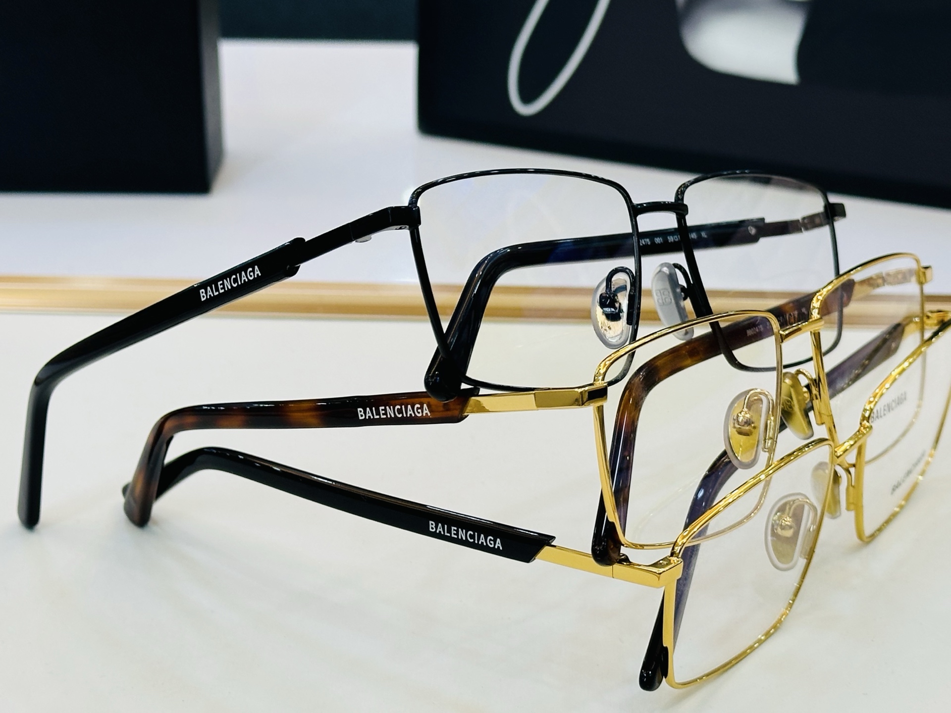 BALENCIAGA巴黎世家 最新 版型很特别的设计 BB0247S Size: 59口16-145 B
