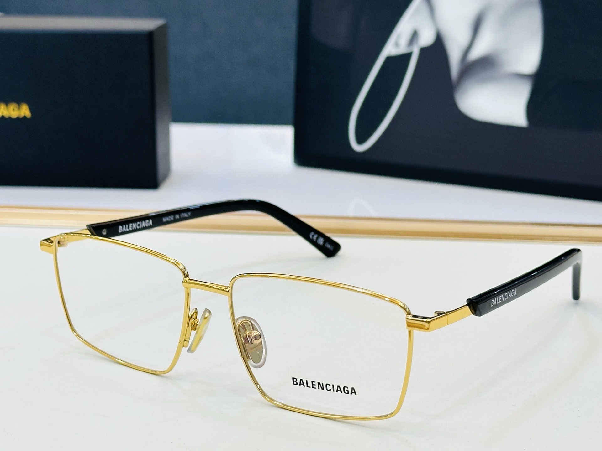 BALENCIAGA巴黎世家 最新 版型很特别的设计 BB0247S Size: 59口16-145 B